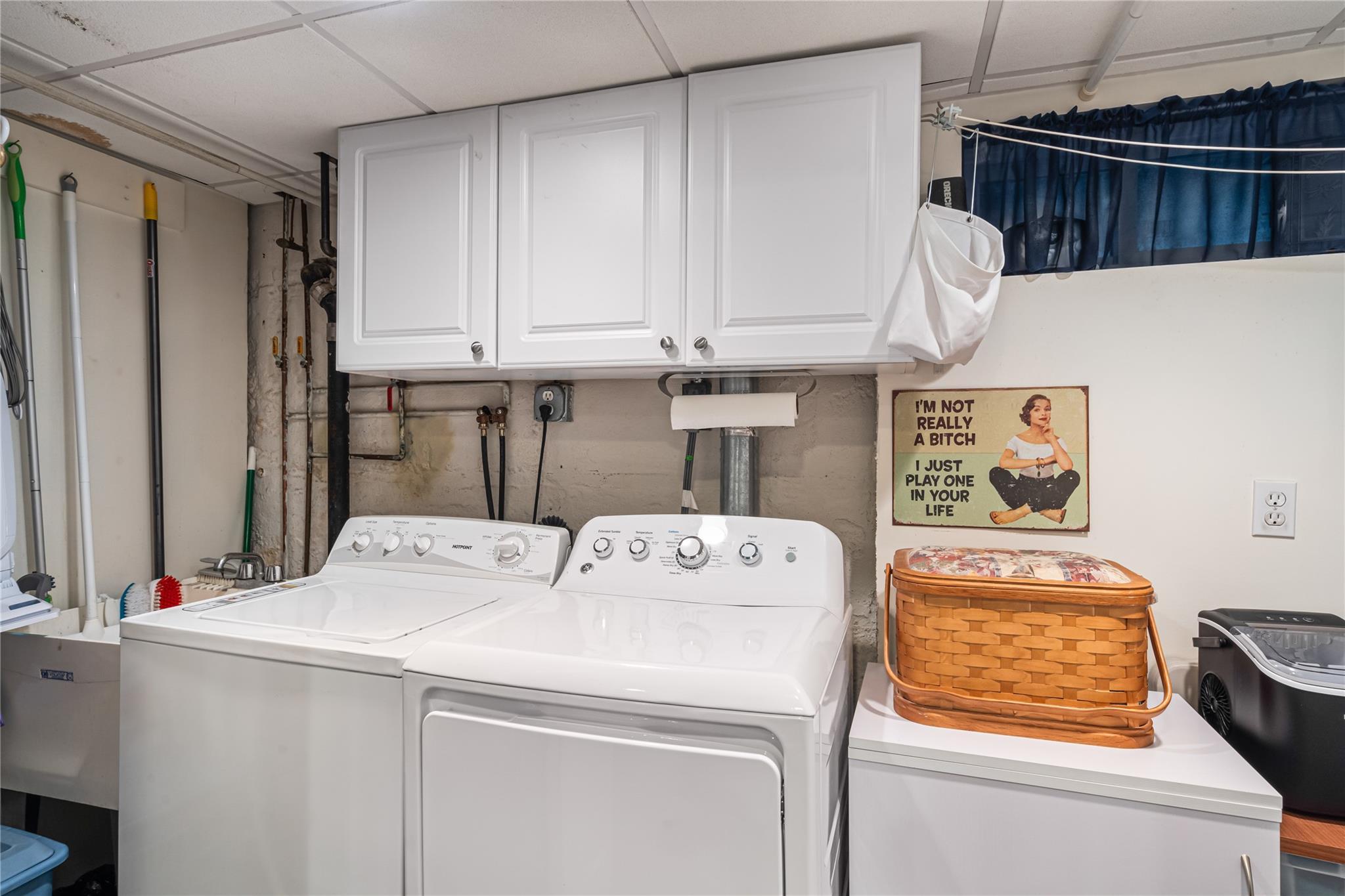 Single Family 252  Queens, NY 11426, MLS-857911-16