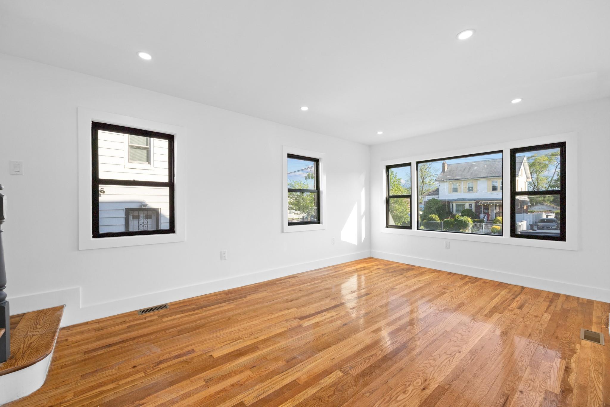 Single Family 131st  Queens, NY 11413, MLS-857934-4