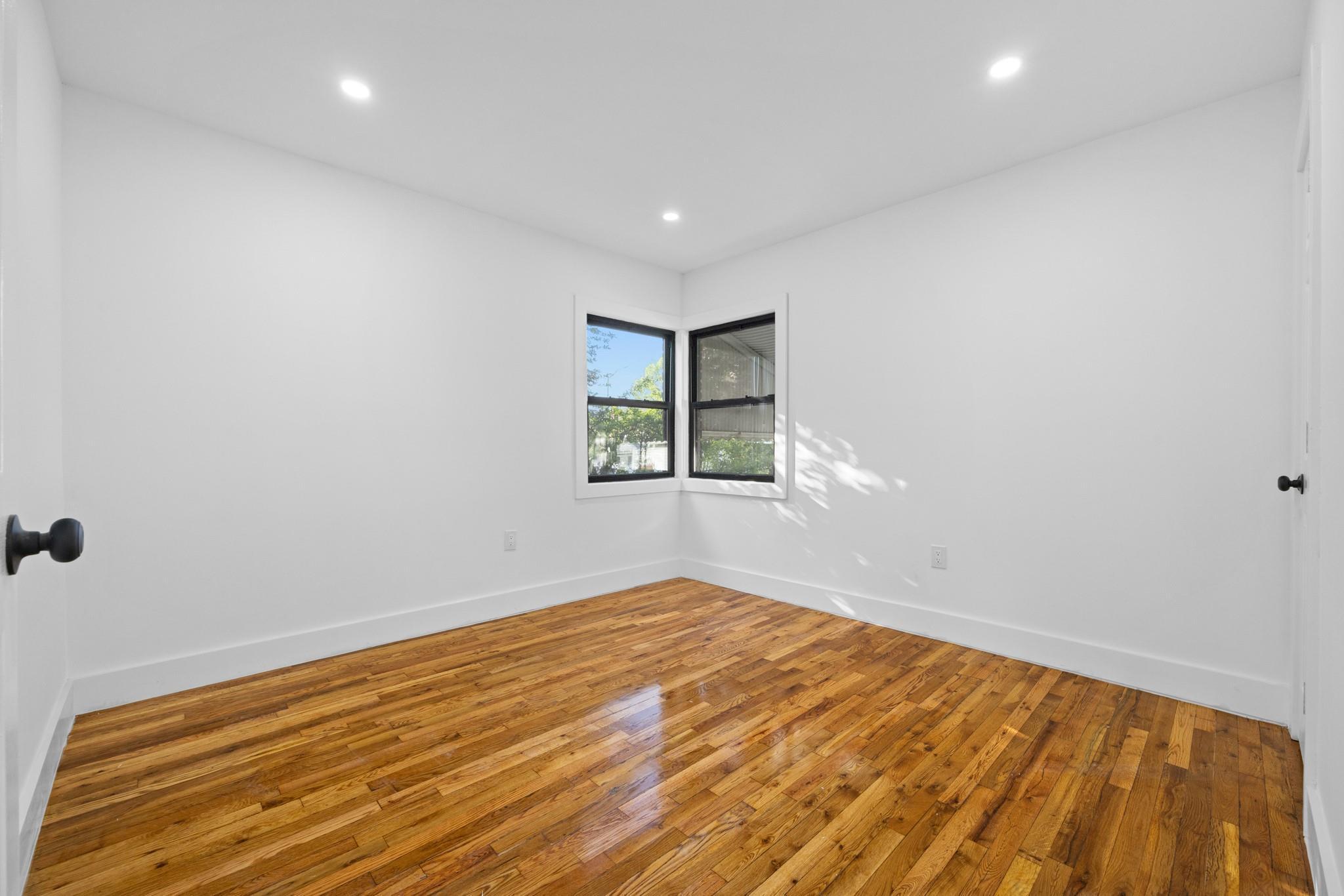 Single Family 131st  Queens, NY 11413, MLS-857934-7
