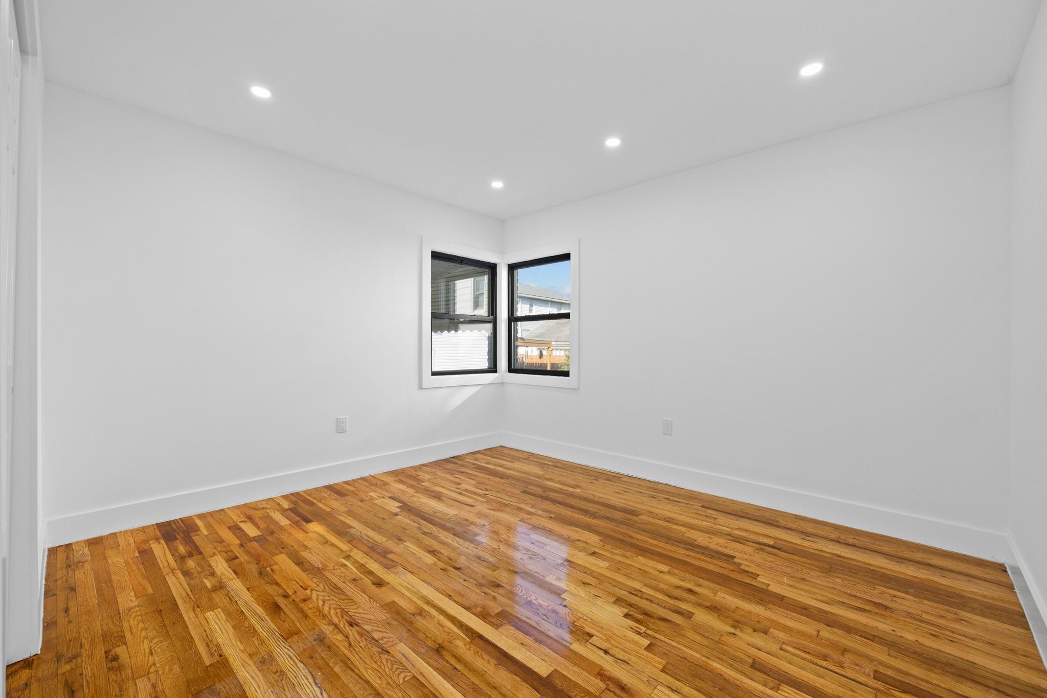 Single Family 131st  Queens, NY 11413, MLS-857934-8