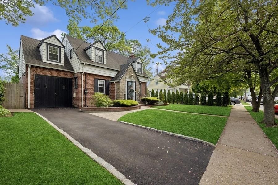 Single Family Everett  Nassau County, NY 11510, MLS-857939-2