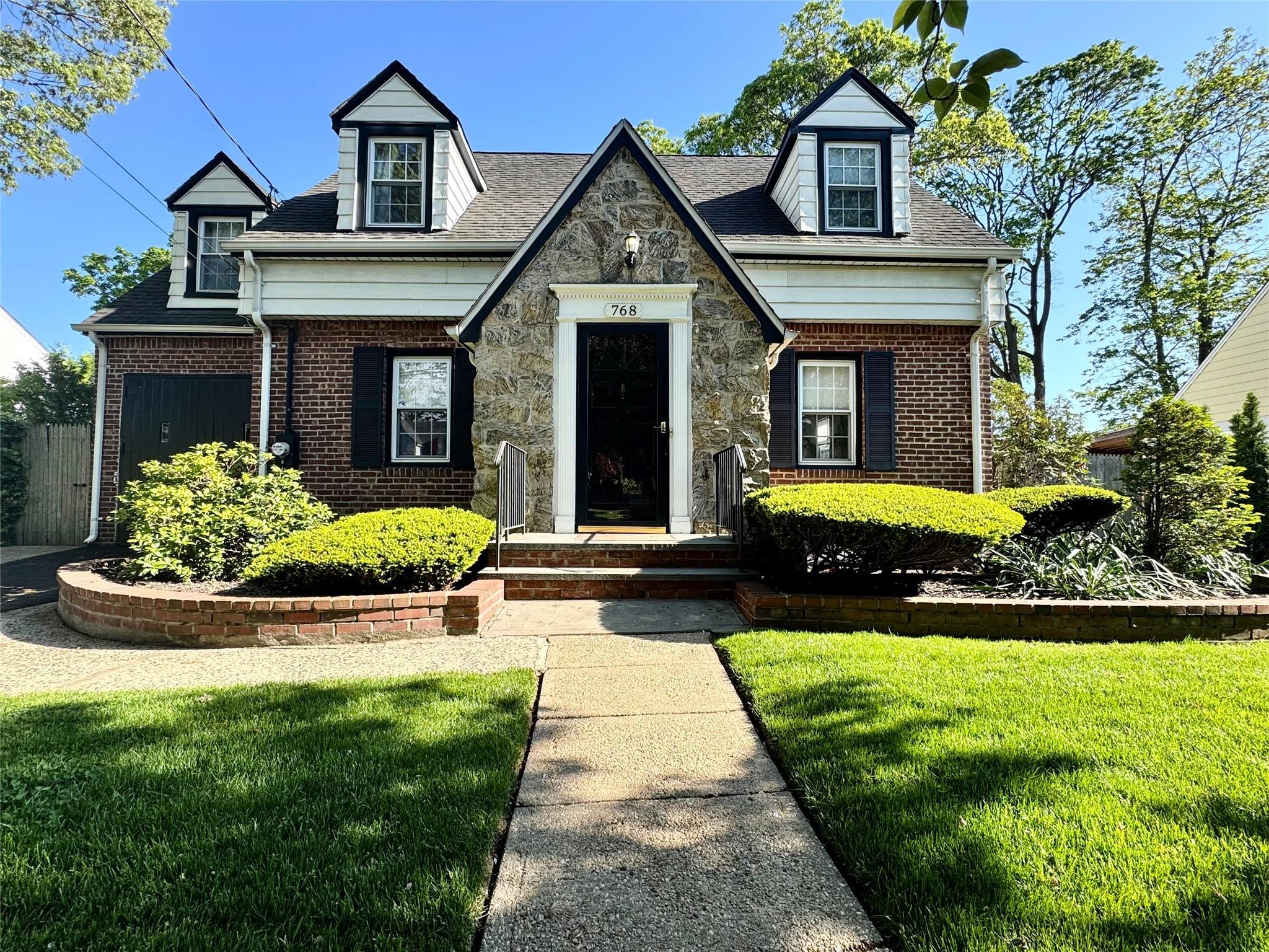 Single Family Everett  Nassau County, NY 11510, MLS-857939-36