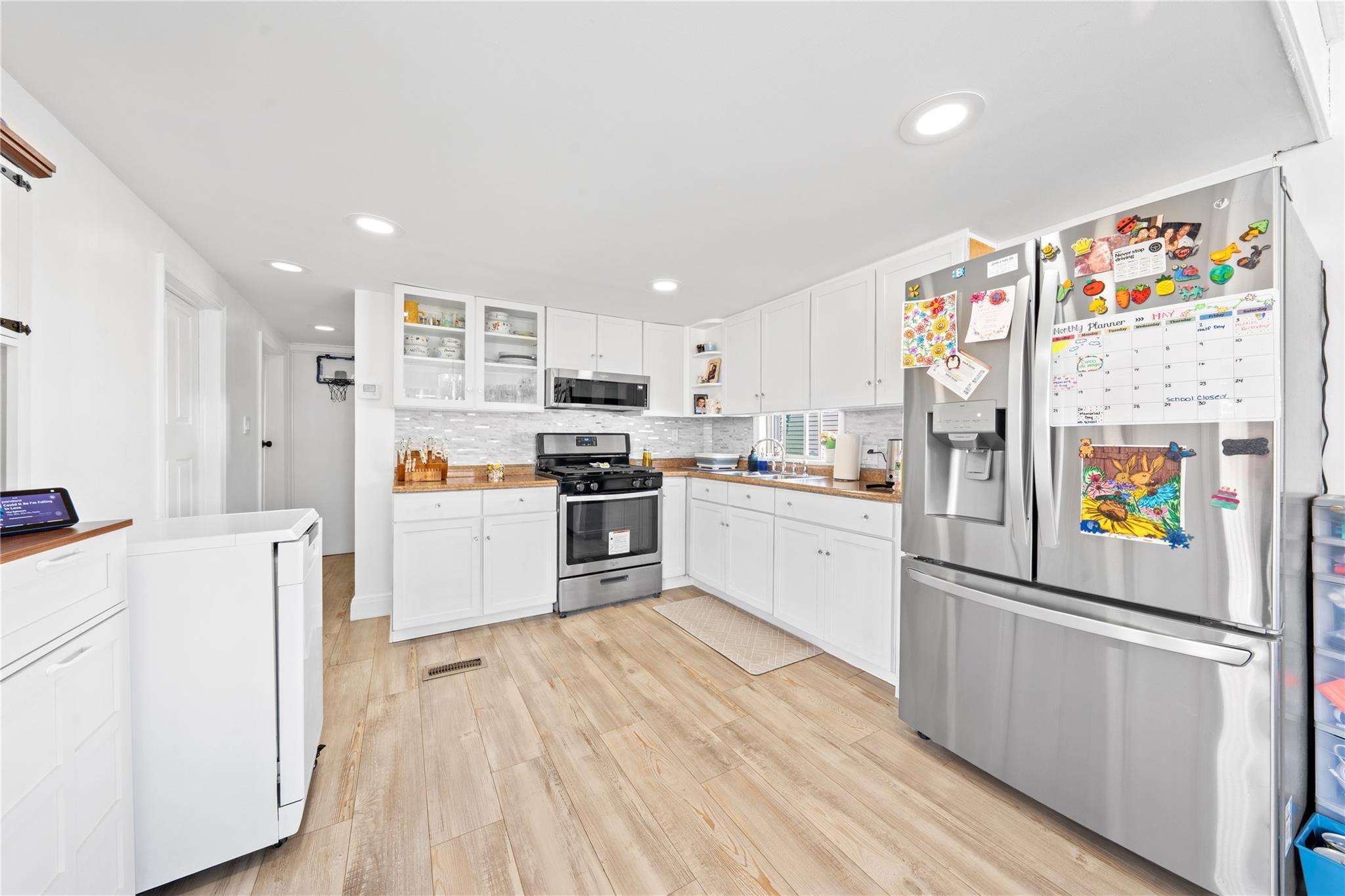 Single Family Lincoln Avenue  Suffolk County, NY 11741, MLS-857961-5