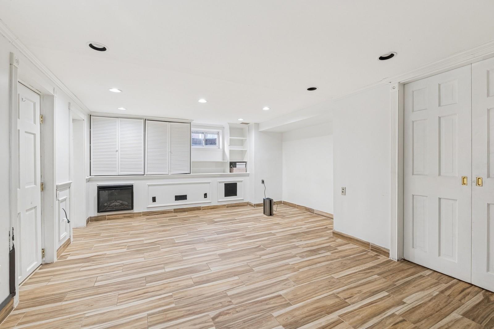 Single Family Rose  Nassau County, NY 11510, MLS-858007-10