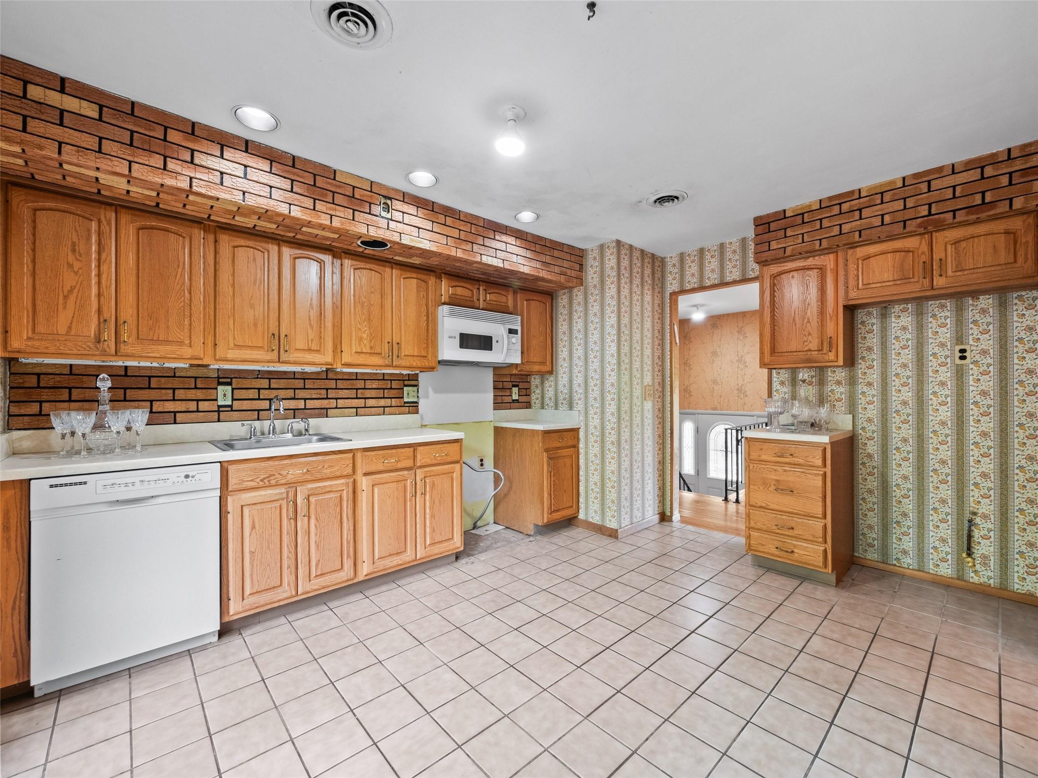 Single Family Karow  Rockland County, NY 10952, MLS-858118-10