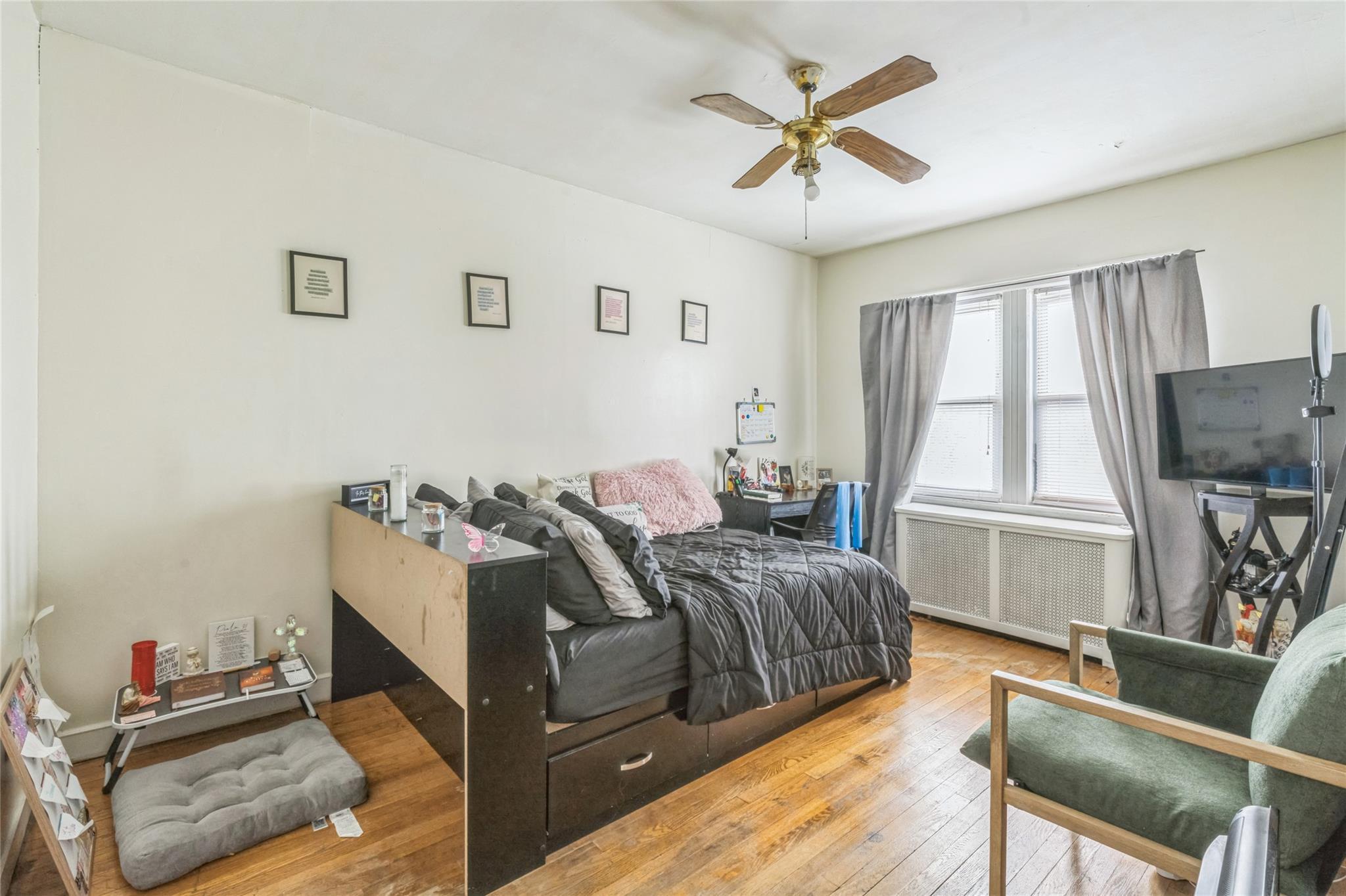 Single Family 25th Avenue  Queens, NY 11370, MLS-858126-6