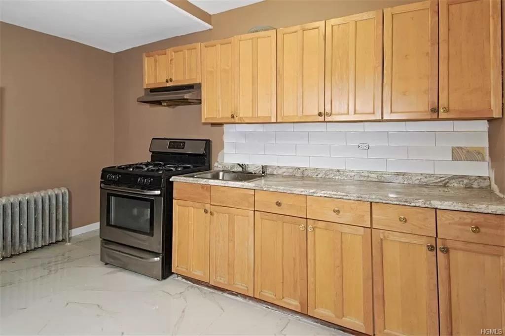 Single Family Matilda  Bronx, NY 10470, MLS-858133-3