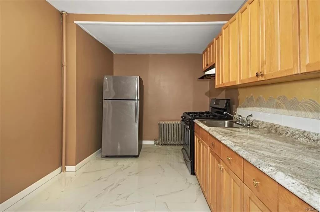 Single Family Matilda  Bronx, NY 10470, MLS-858133-5