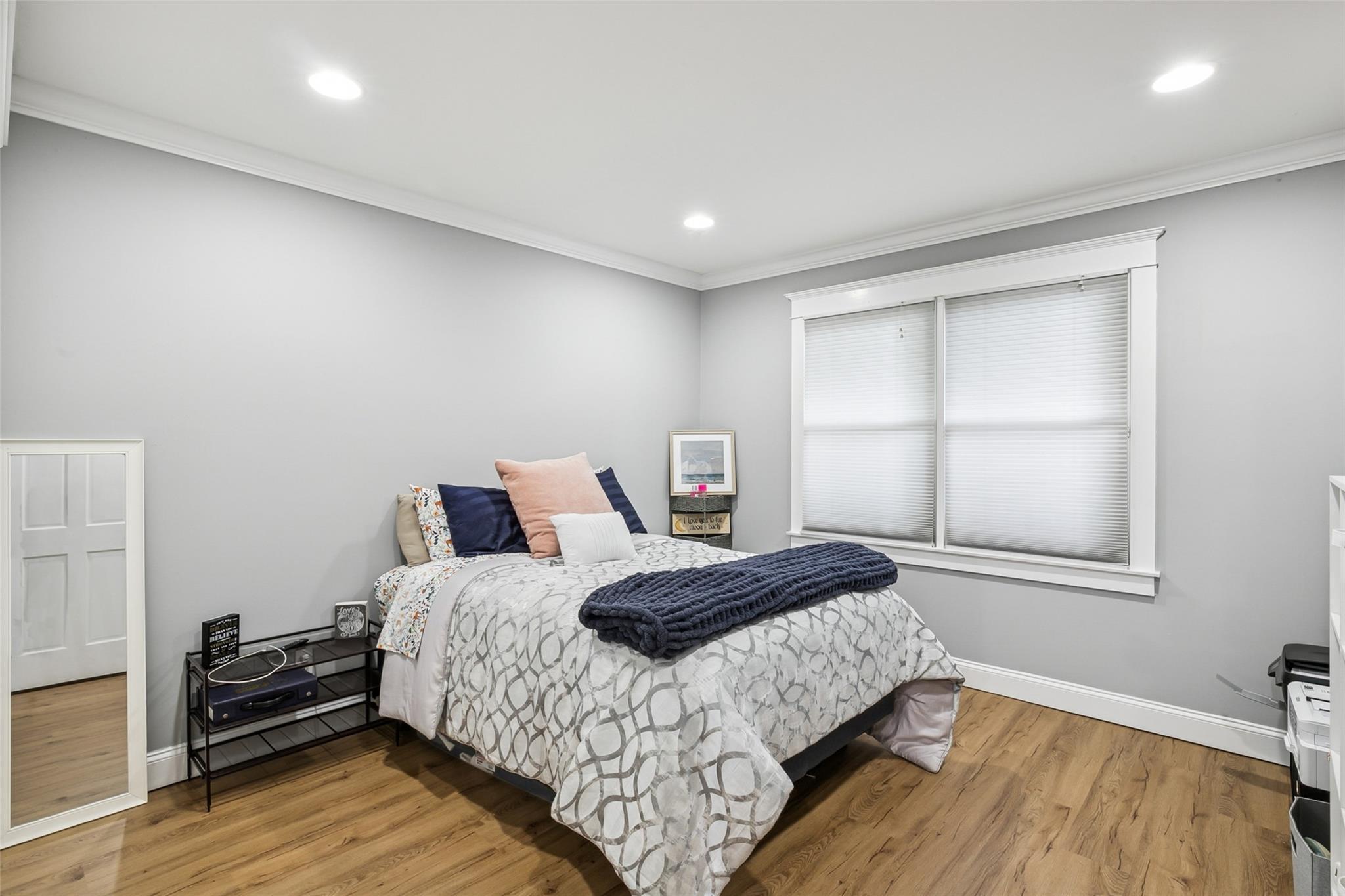 Single Family 21st  Suffolk County, NY 11746, MLS-858231-25