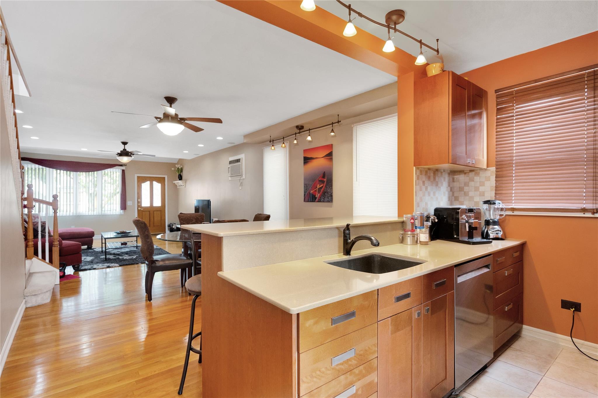 Single Family 64  Queens, NY 11385, MLS-858269-11