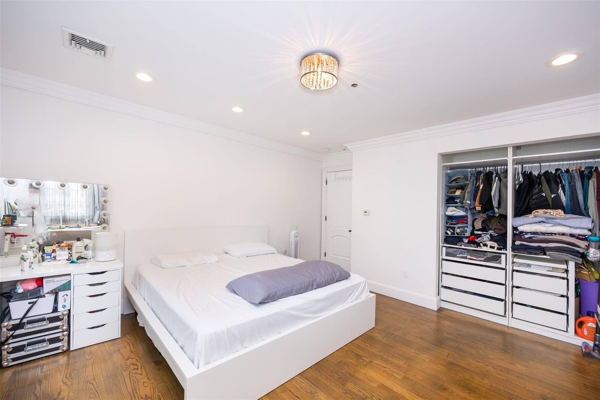 Single Family 6th  Queens, NY 11357, MLS-858284-13