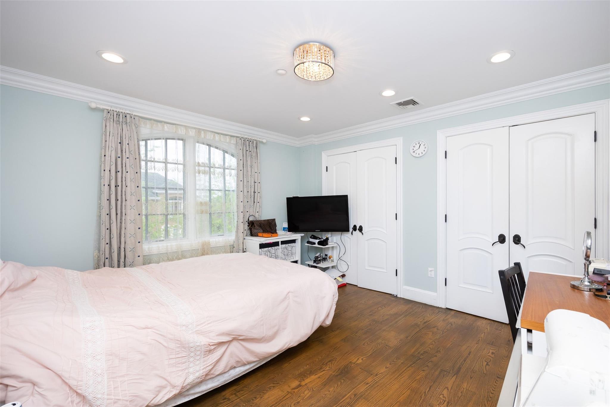 Single Family 6th  Queens, NY 11357, MLS-858284-14