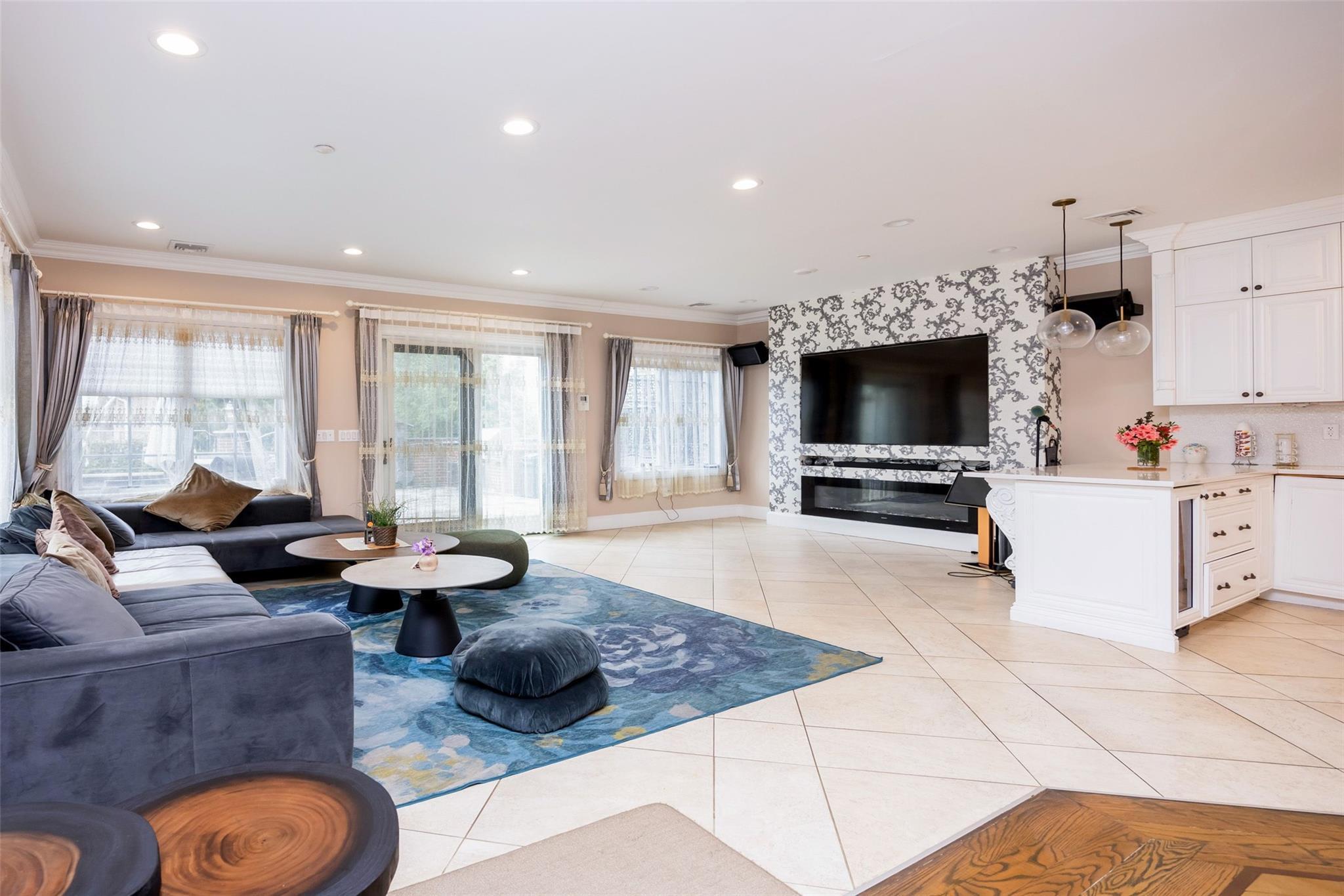 Single Family 6th  Queens, NY 11357, MLS-858284-6