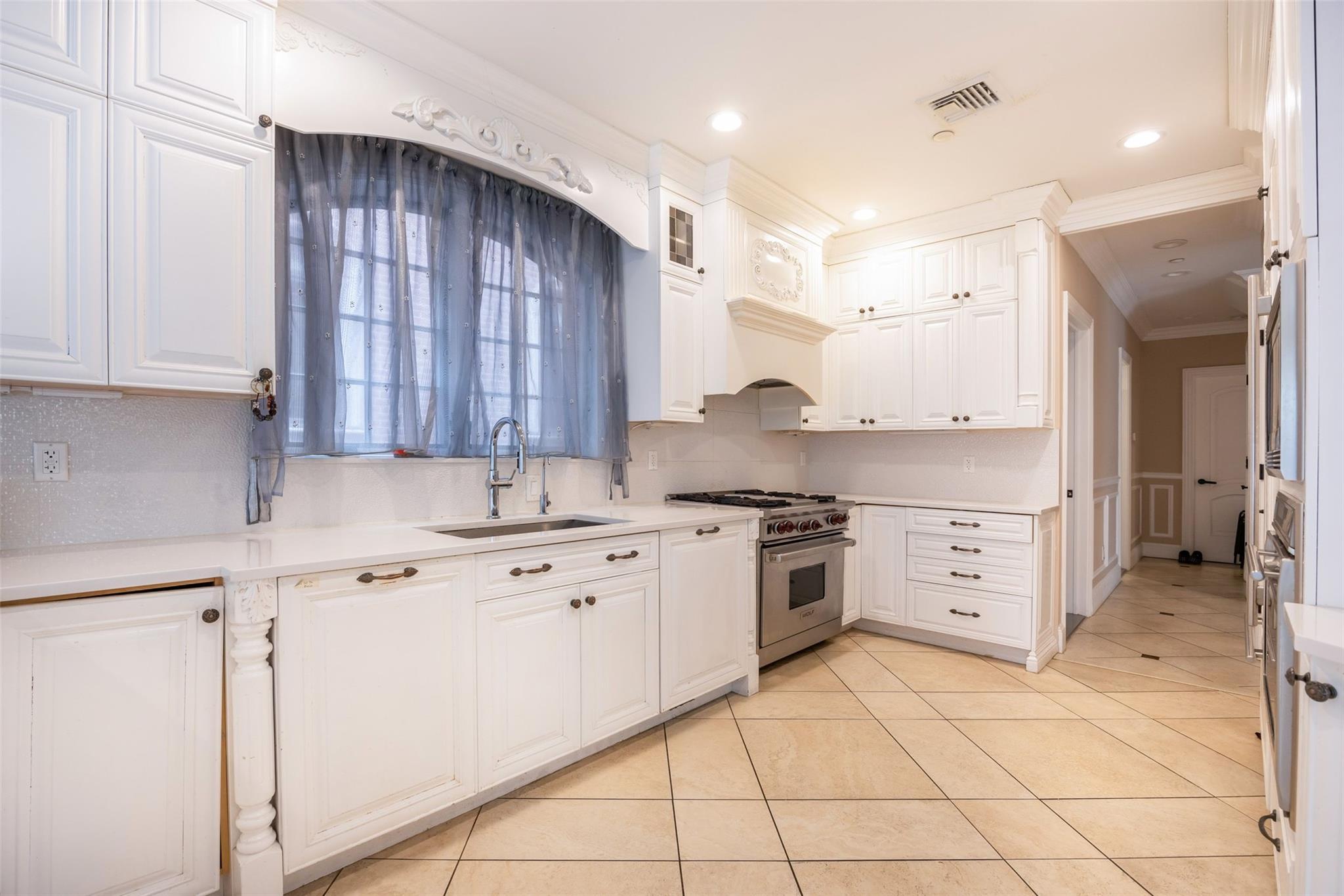 Single Family 6th  Queens, NY 11357, MLS-858284-8