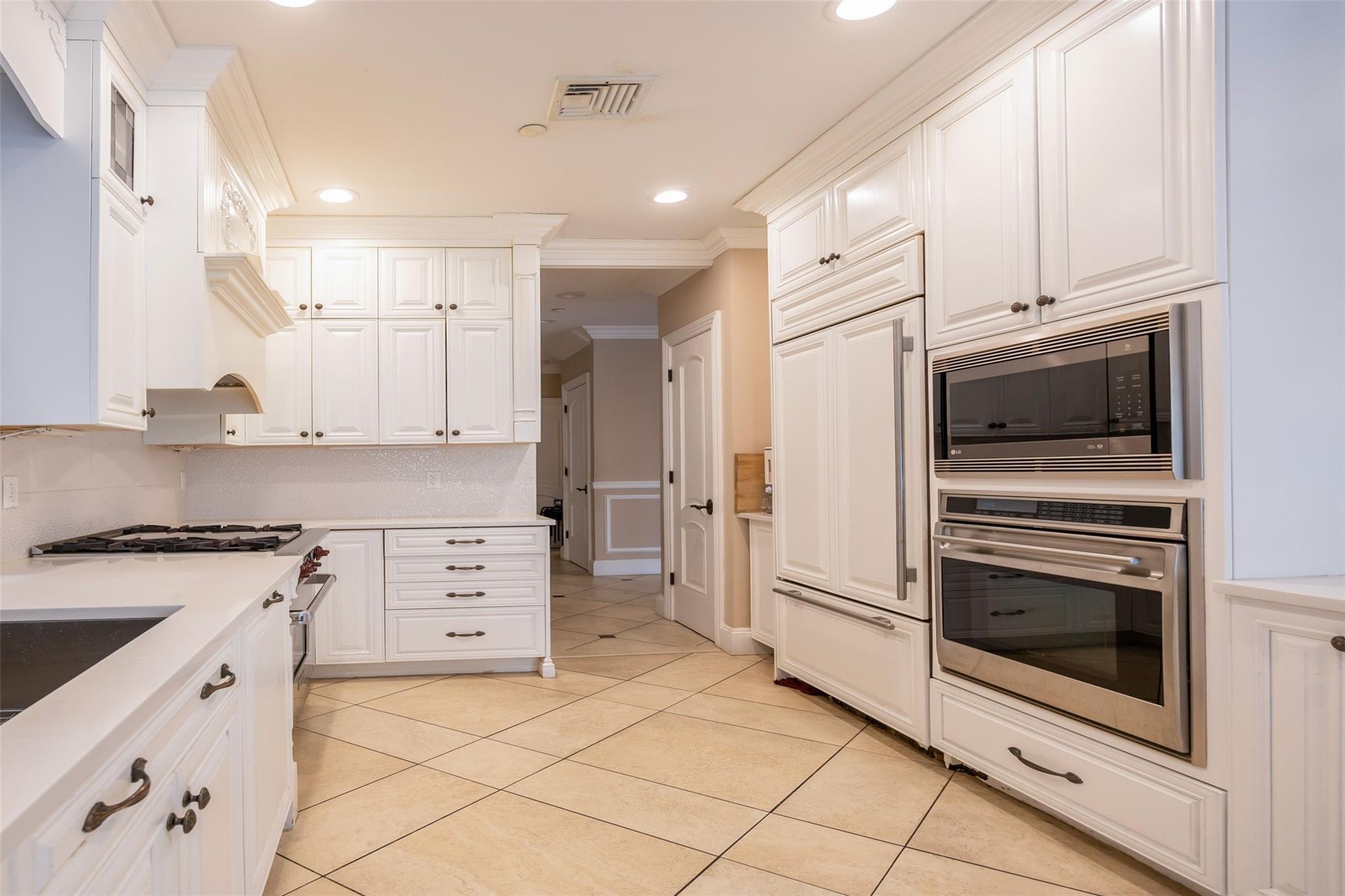 Single Family 6th  Queens, NY 11357, MLS-858284-9