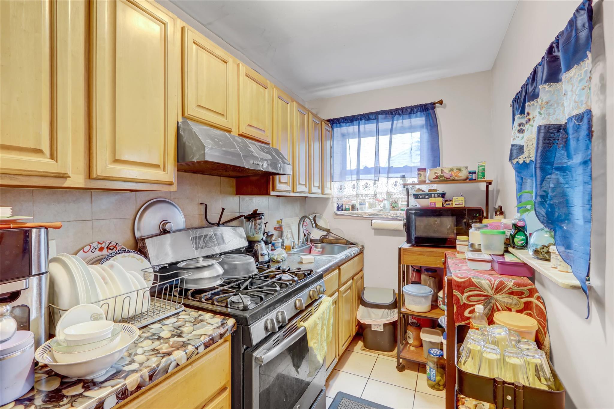Single Family Chatterton  Bronx, NY 10472, MLS-858300-23