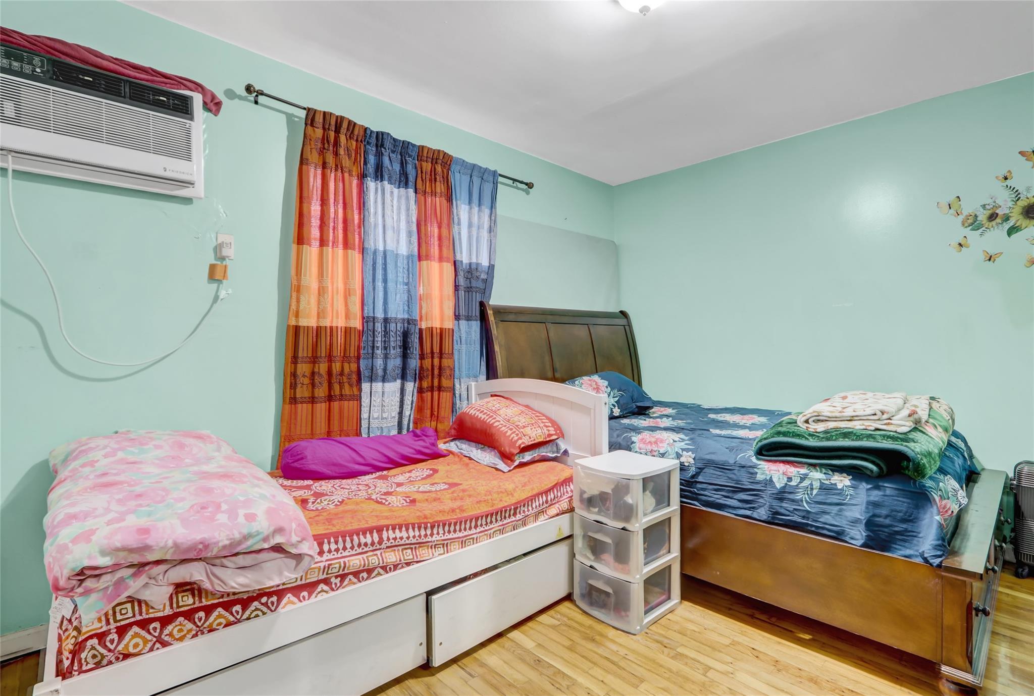 Single Family Chatterton  Bronx, NY 10472, MLS-858300-33