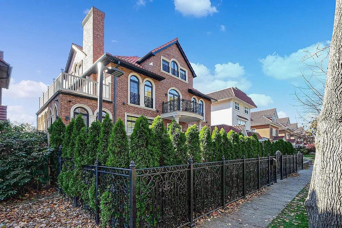 Single Family Dartmouth  Queens, NY 11375, MLS-858307-3