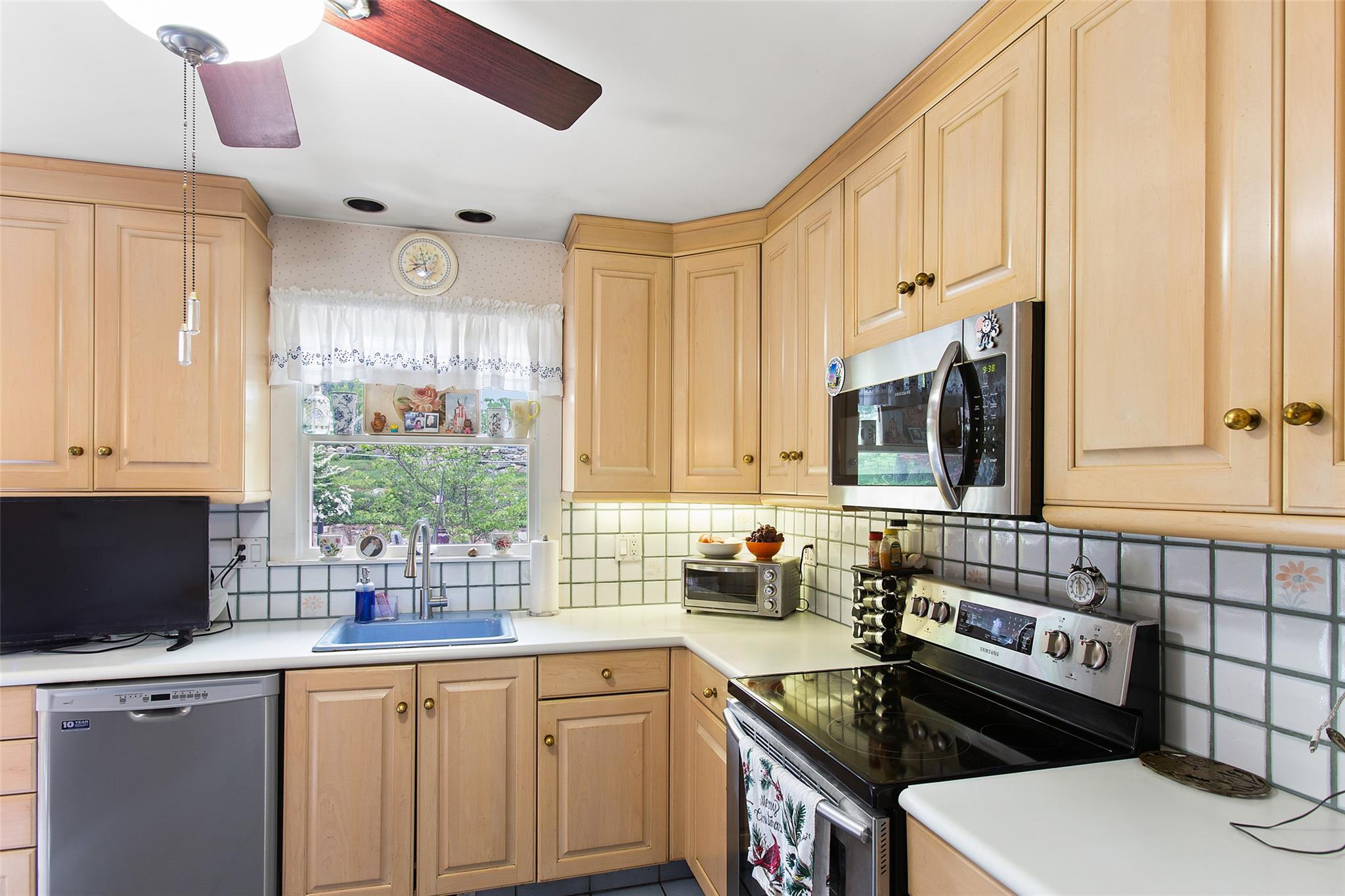 Single Family Old Yorktown  Westchester County, NY 10598, MLS-858324-21