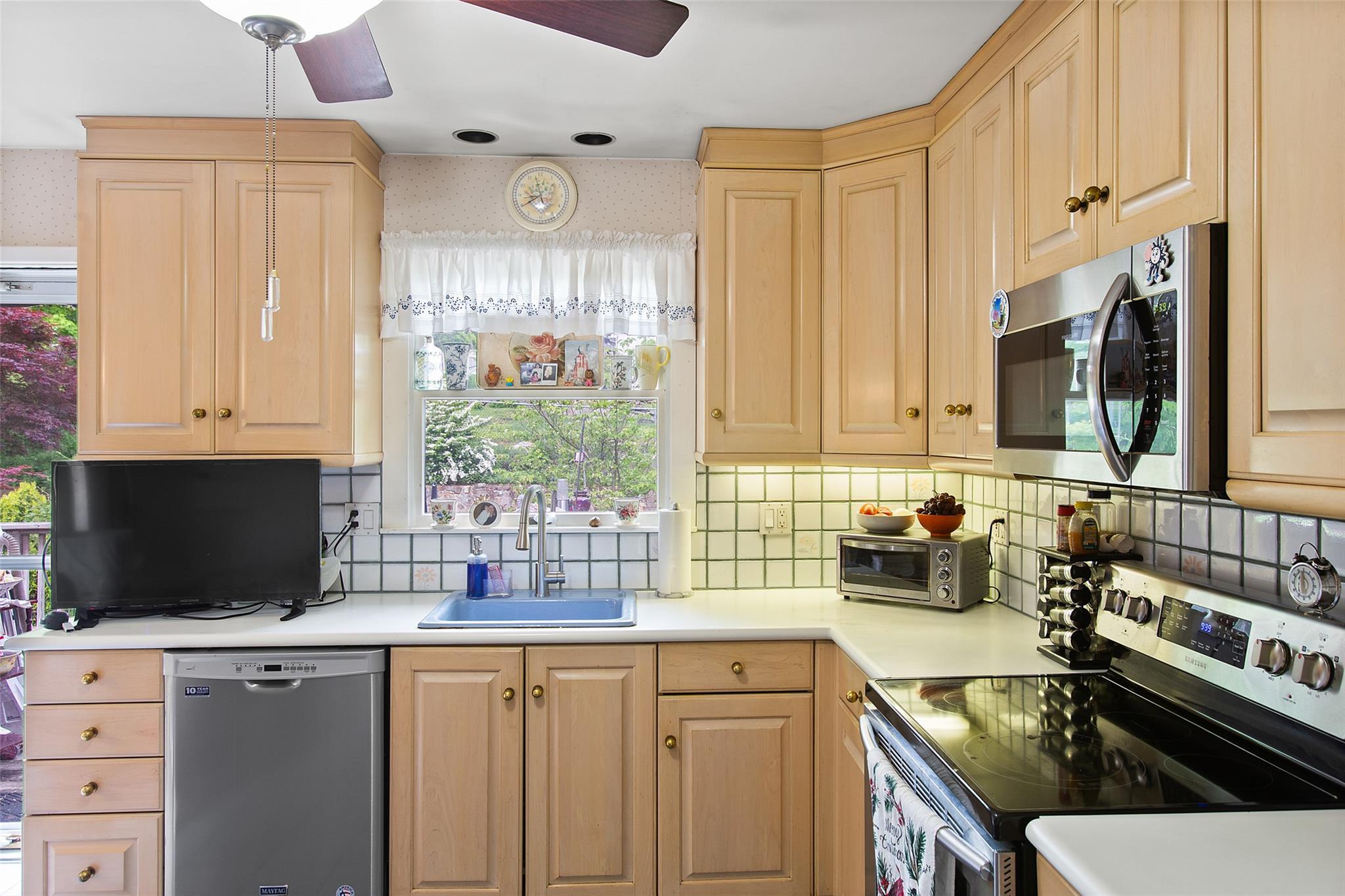 Single Family Old Yorktown  Westchester County, NY 10598, MLS-858324-22