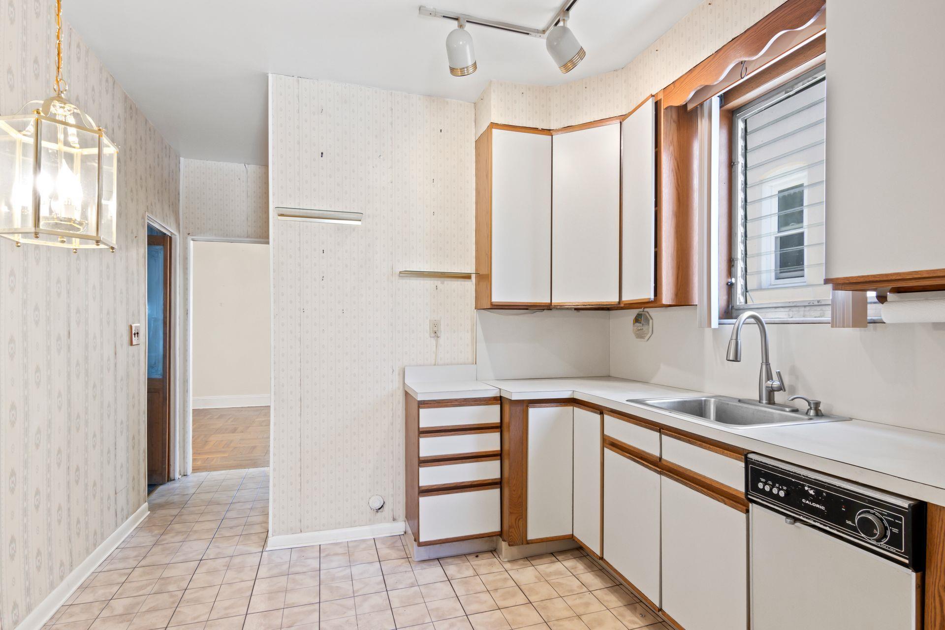 Single Family 35th  Queens, NY 11105, MLS-858325-10