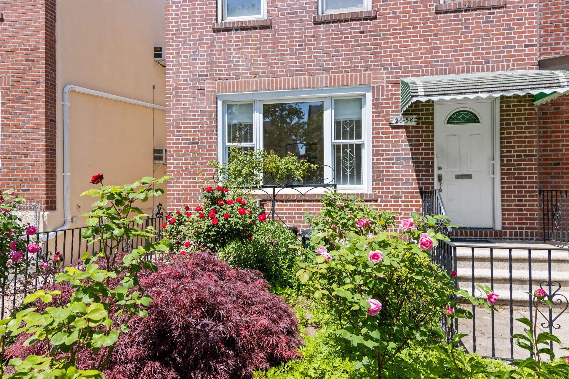 Single Family 35th  Queens, NY 11105, MLS-858325-2