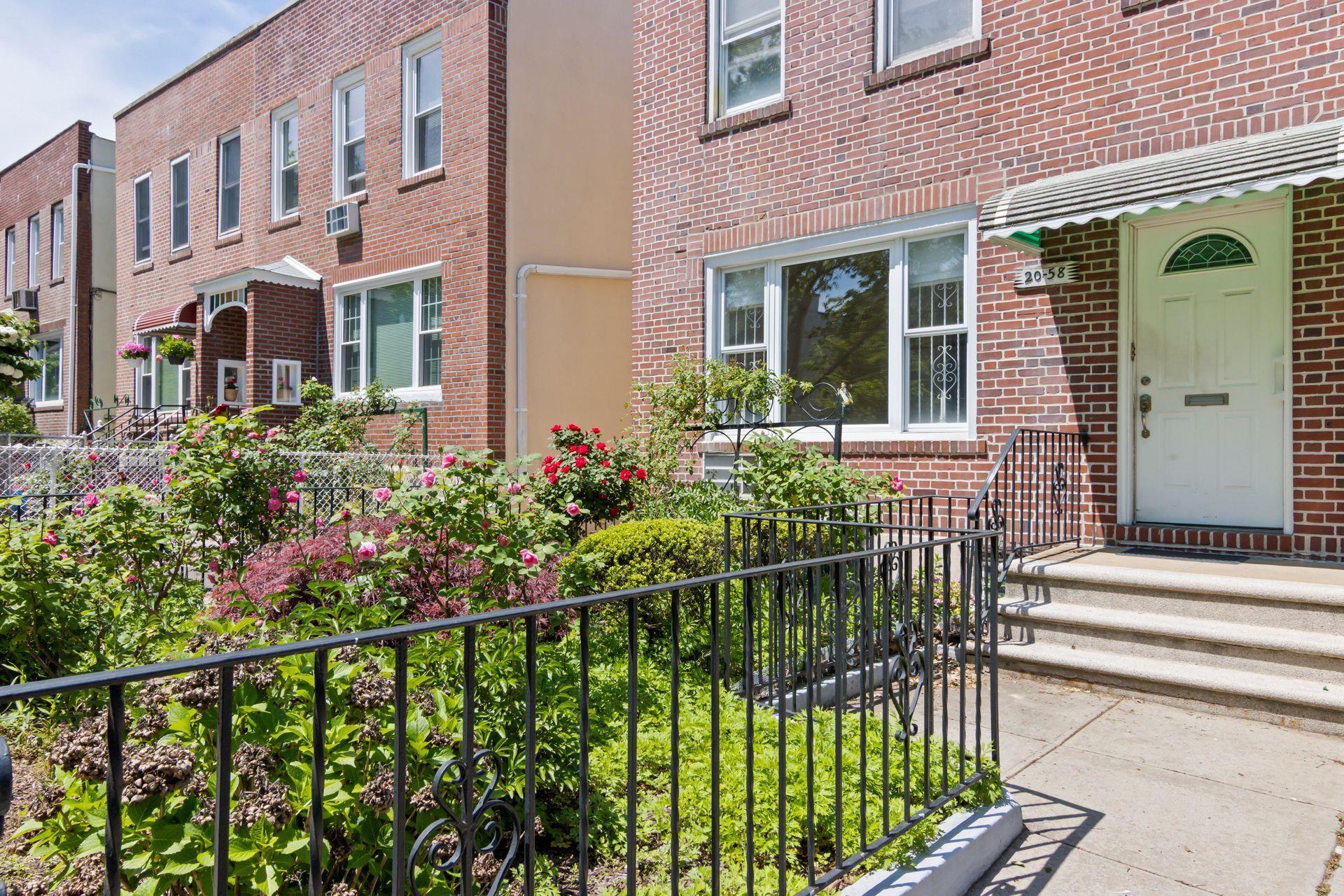 Single Family 35th  Queens, NY 11105, MLS-858325-3