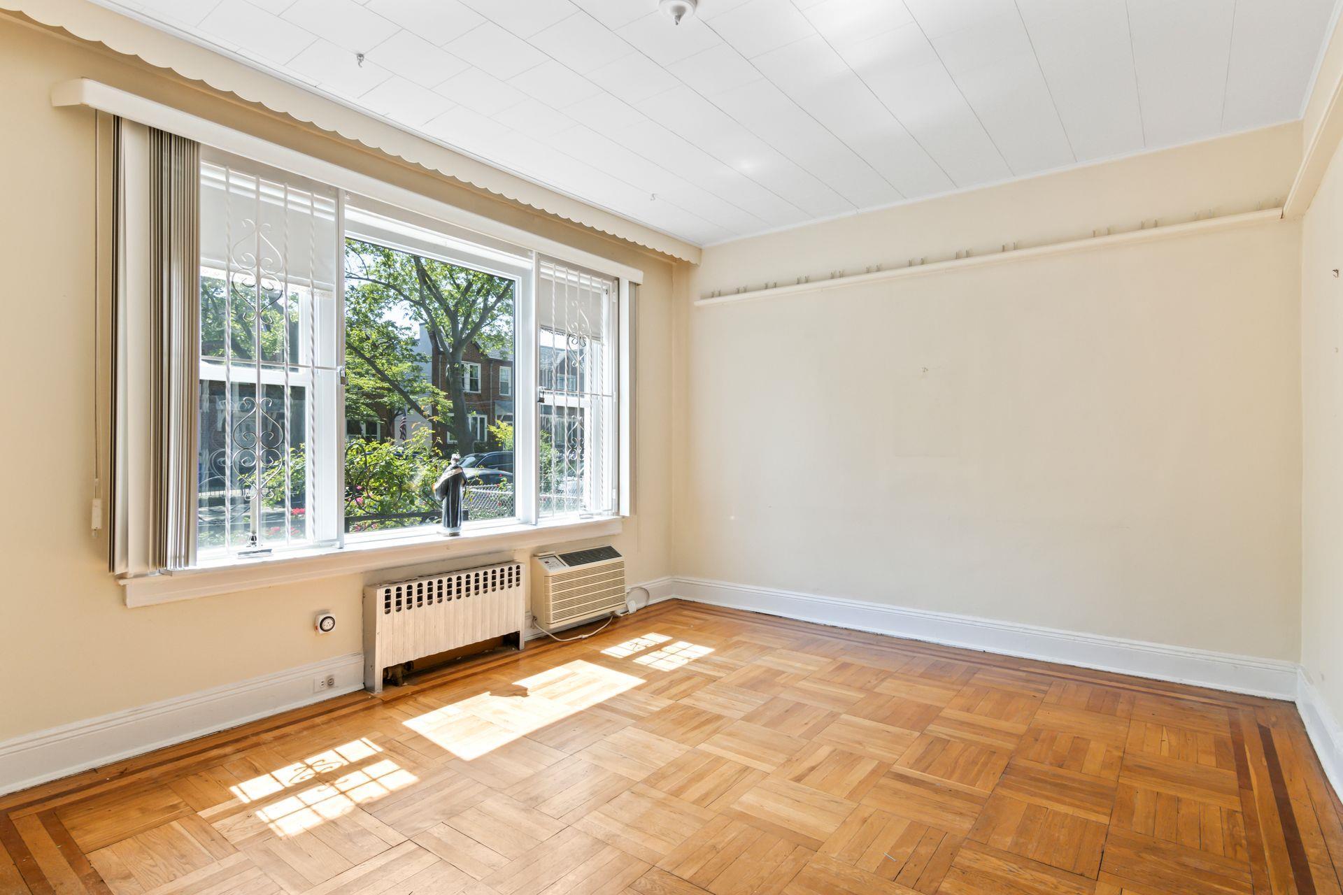 Single Family 35th  Queens, NY 11105, MLS-858325-5