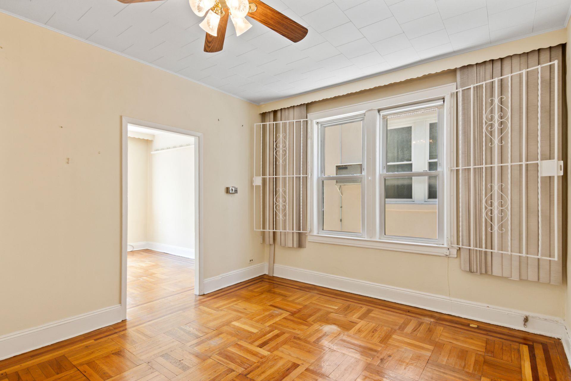 Single Family 35th  Queens, NY 11105, MLS-858325-7