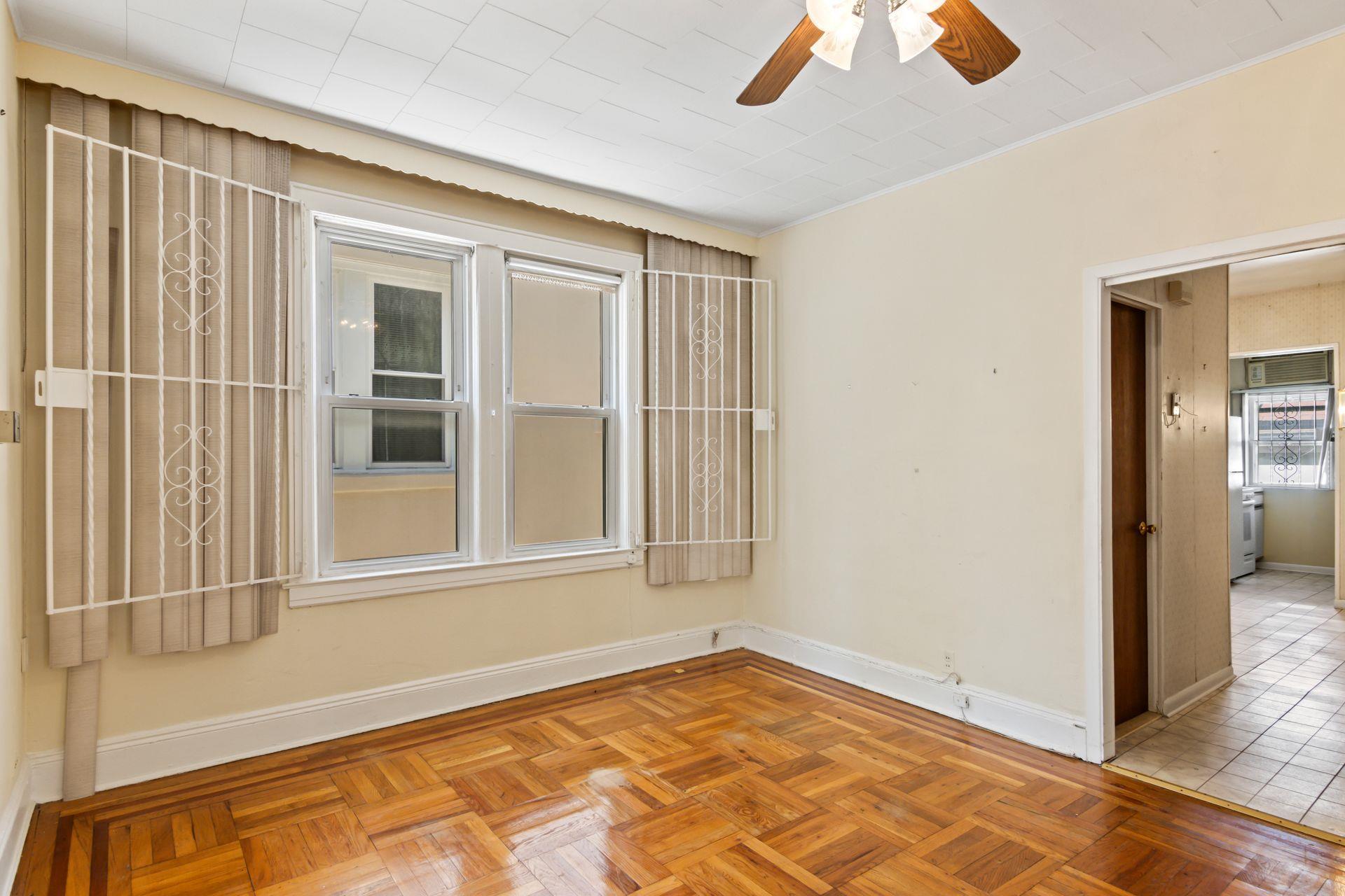 Single Family 35th  Queens, NY 11105, MLS-858325-8