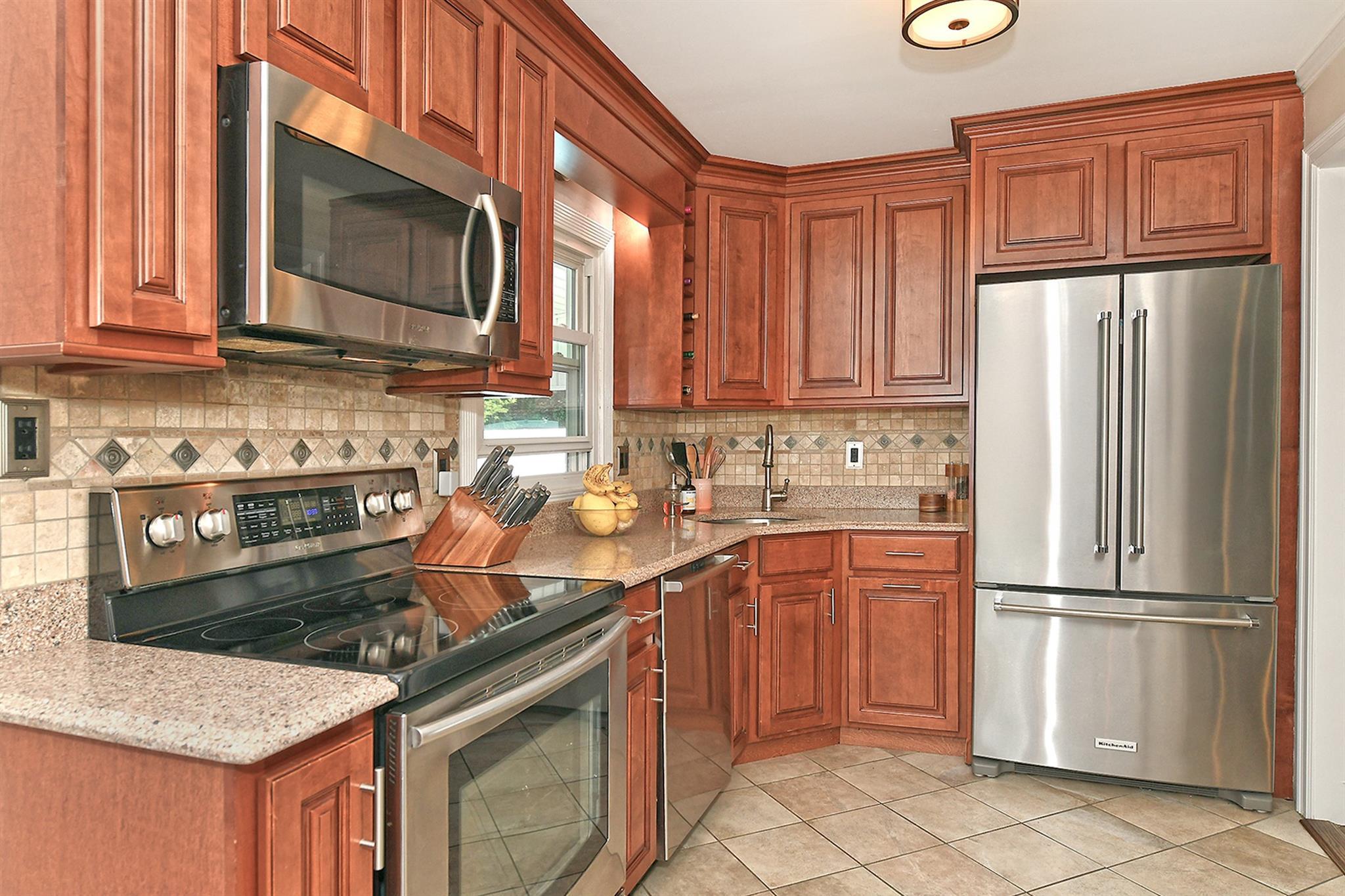 Single Family Park  Suffolk County, NY 11746, MLS-858336-11