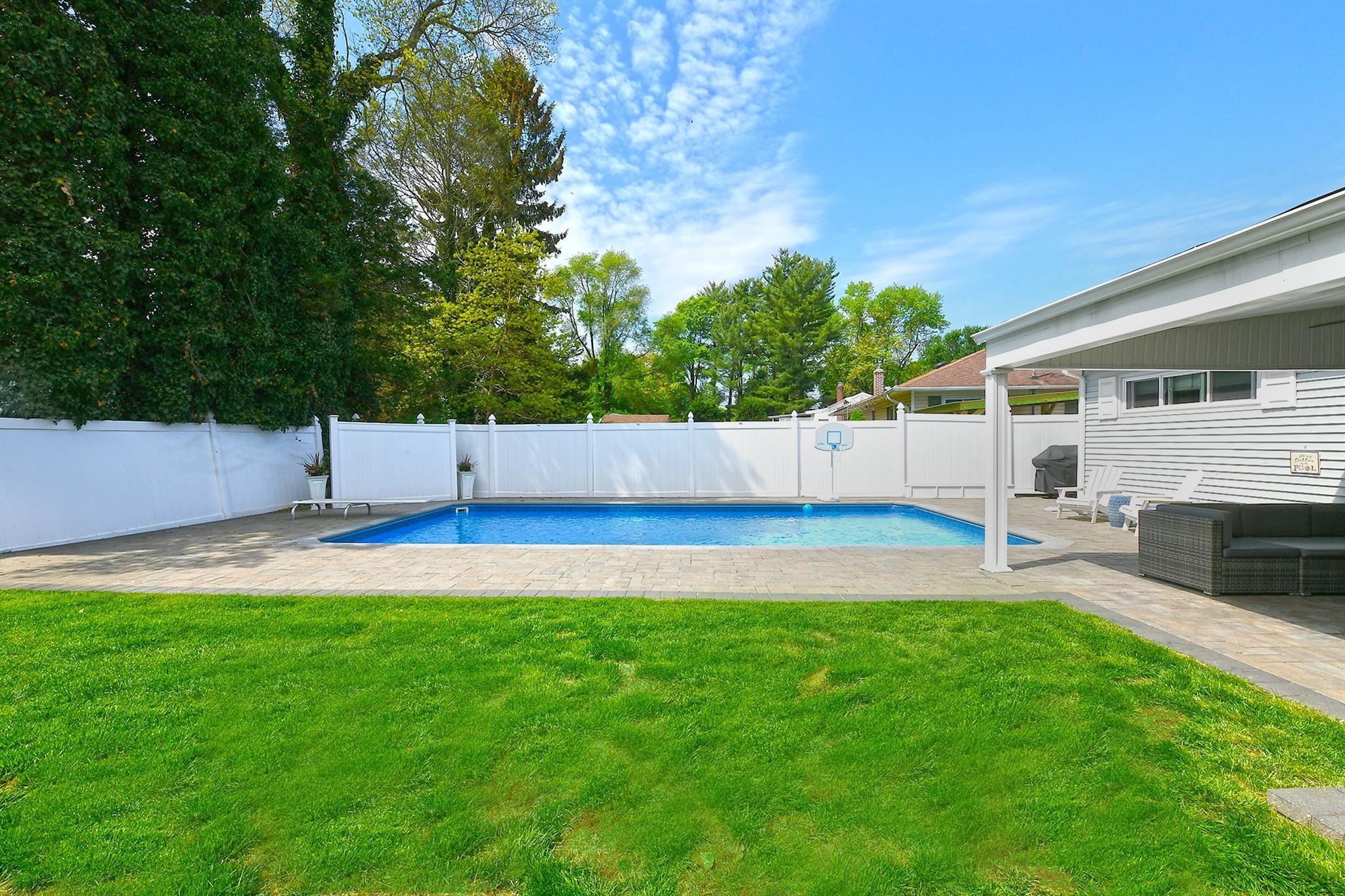 Single Family Park  Suffolk County, NY 11746, MLS-858336-21