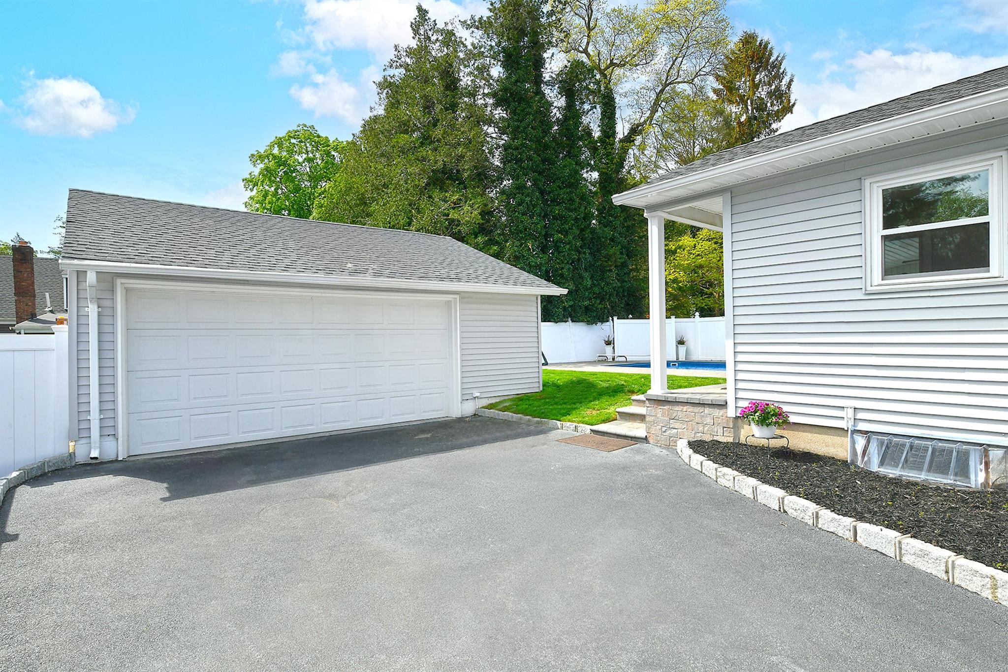 Single Family Park  Suffolk County, NY 11746, MLS-858336-24