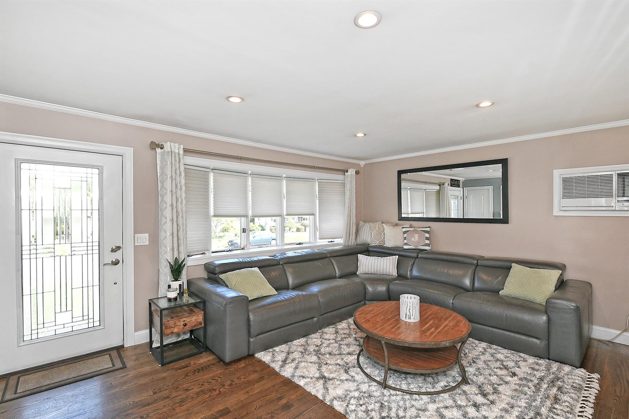 Single Family Park  Suffolk County, NY 11746, MLS-858336-4
