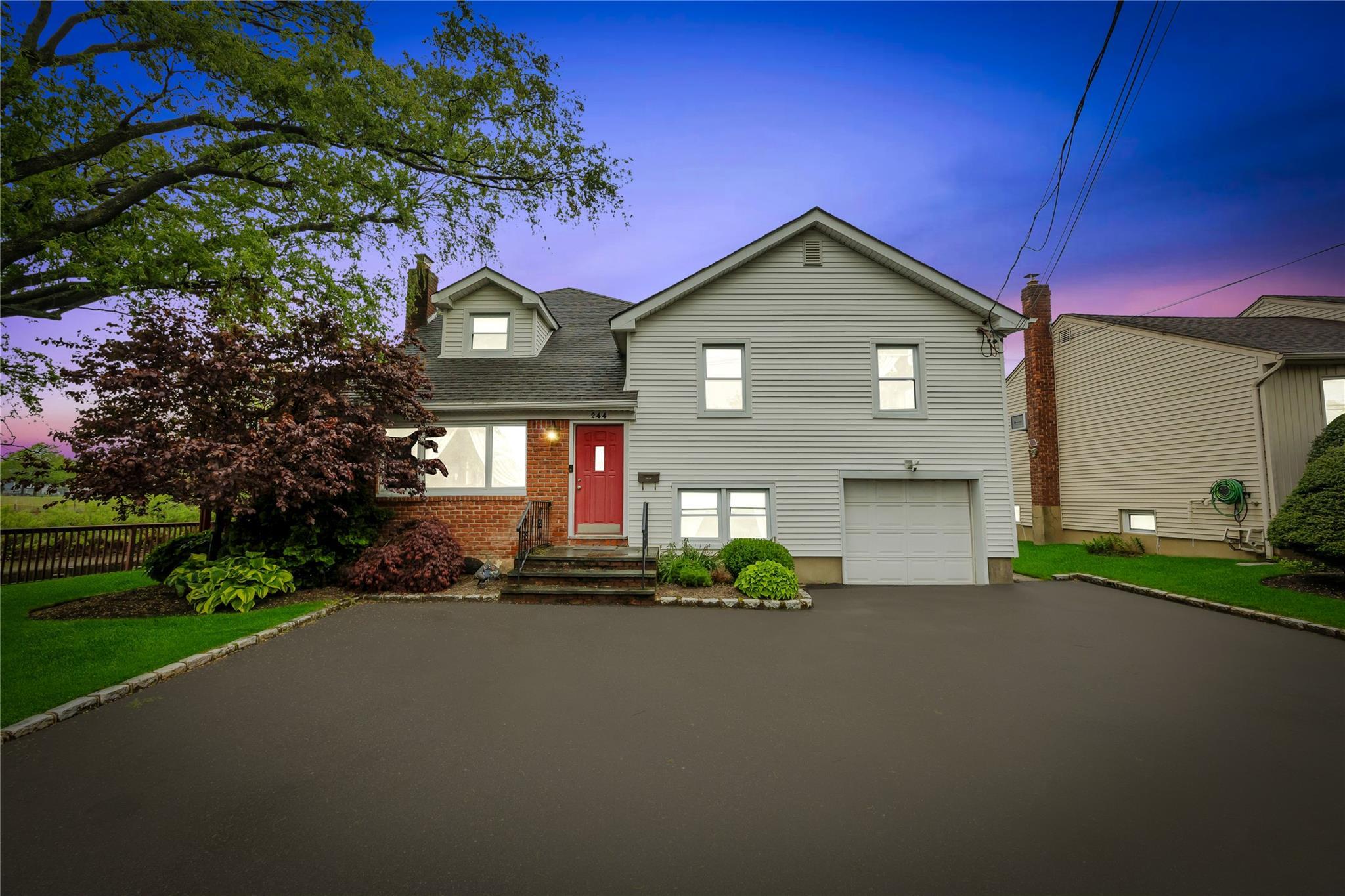 Single Family Park  Nassau County, NY 11570, MLS-858352-2