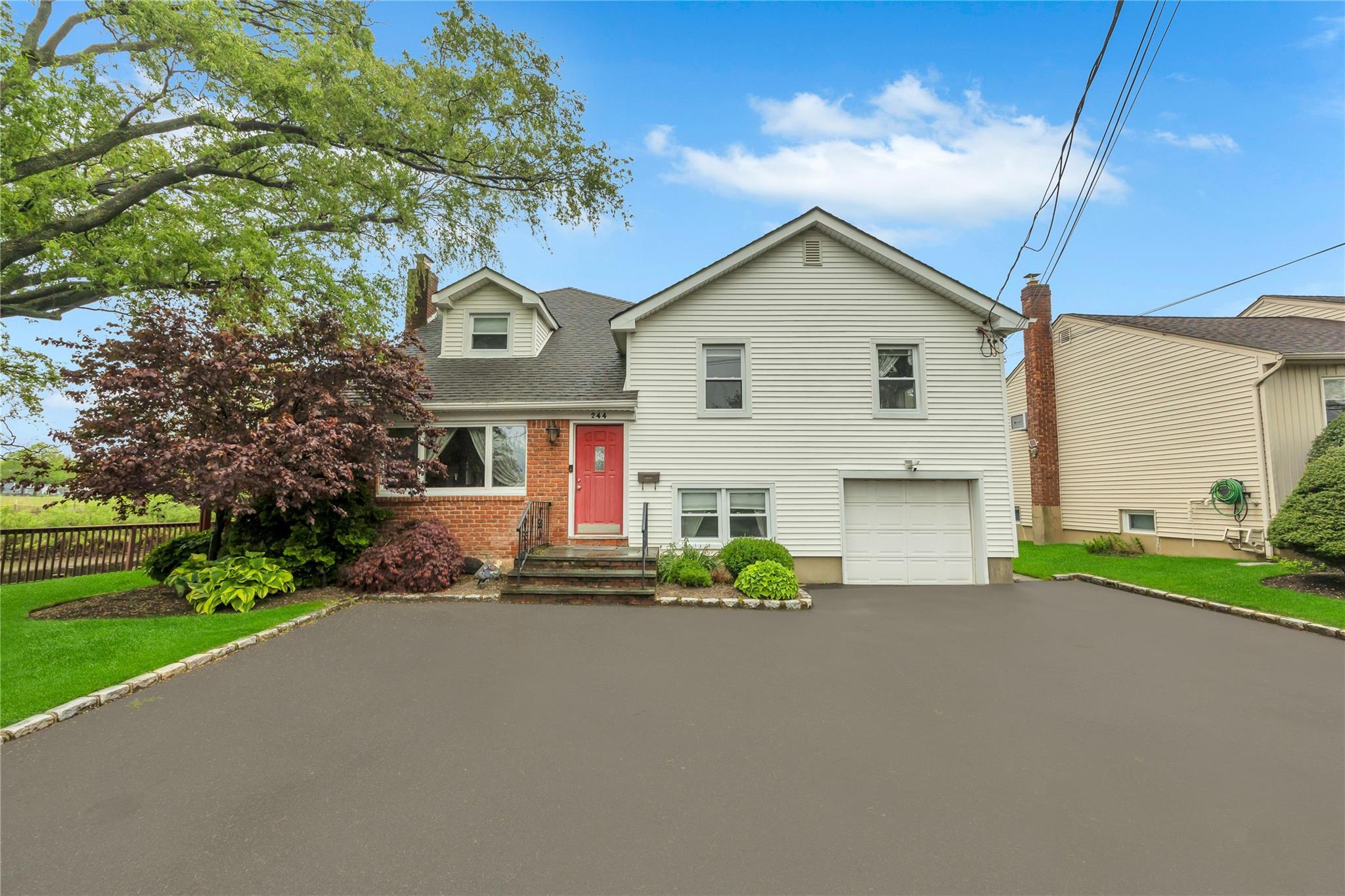 Single Family Park  Nassau County, NY 11570, MLS-858352-30