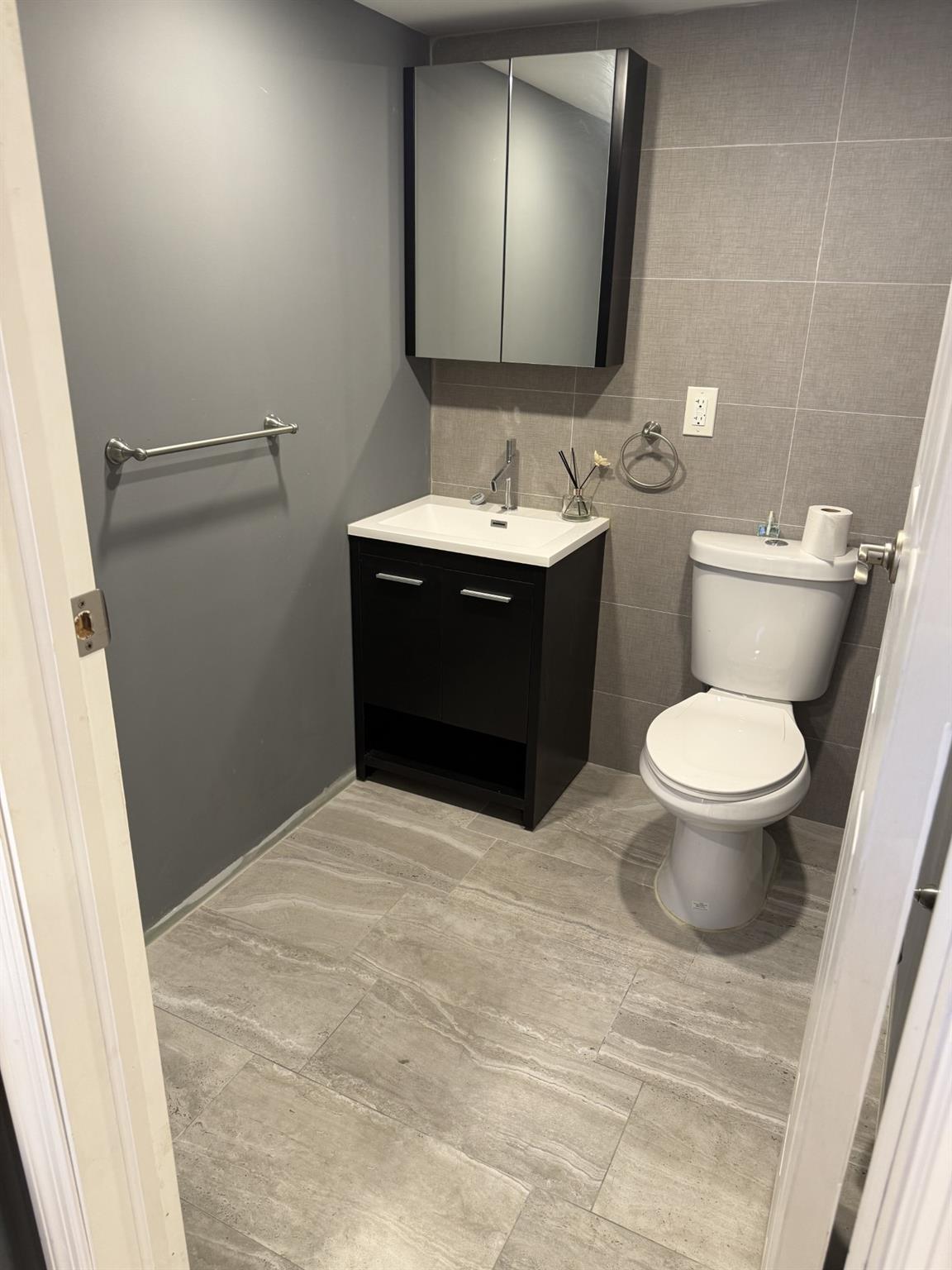 Single Family 33 Queens, NY 11354, MLS-858367-16