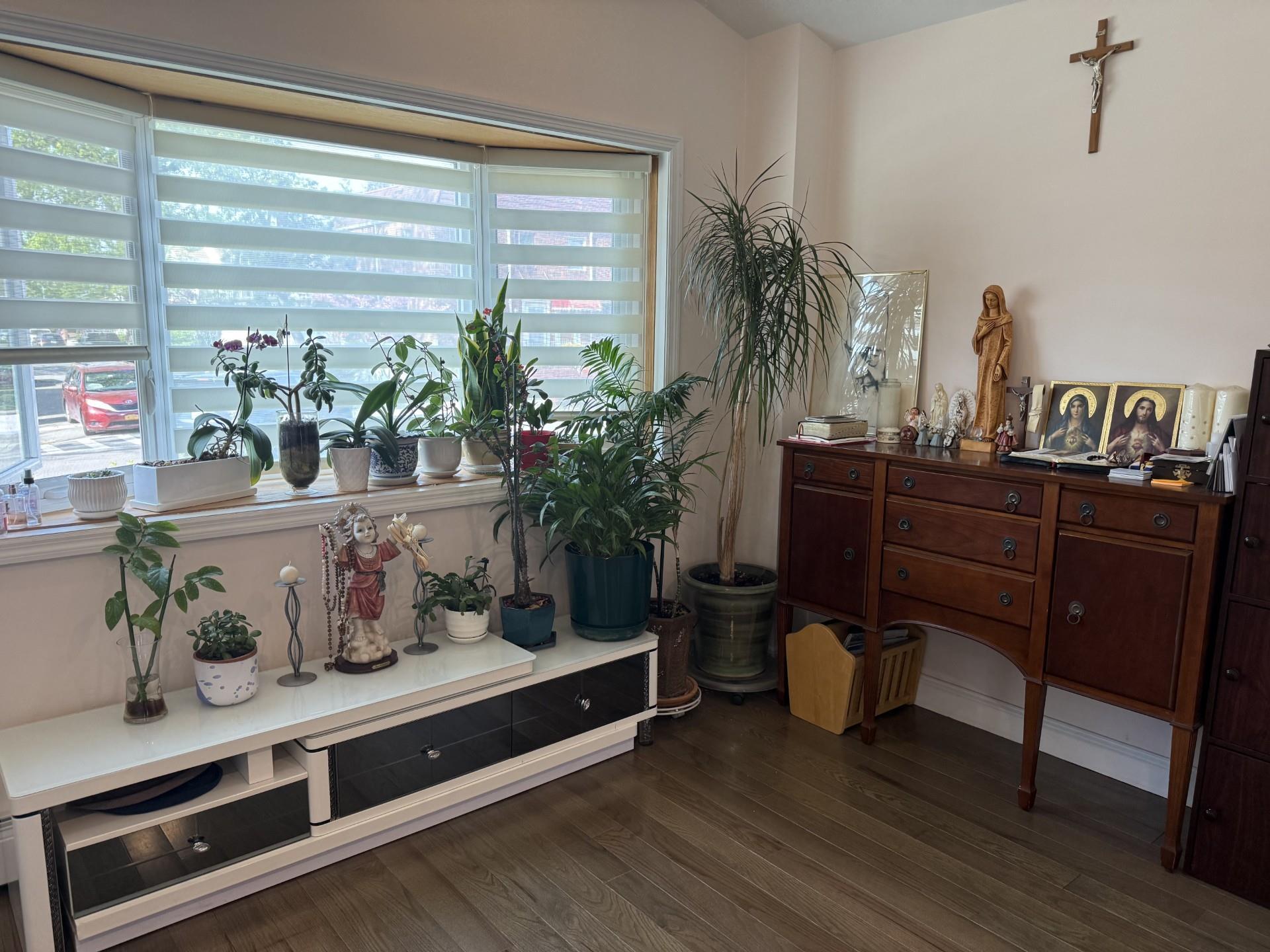 Single Family 33 Queens, NY 11354, MLS-858367-9