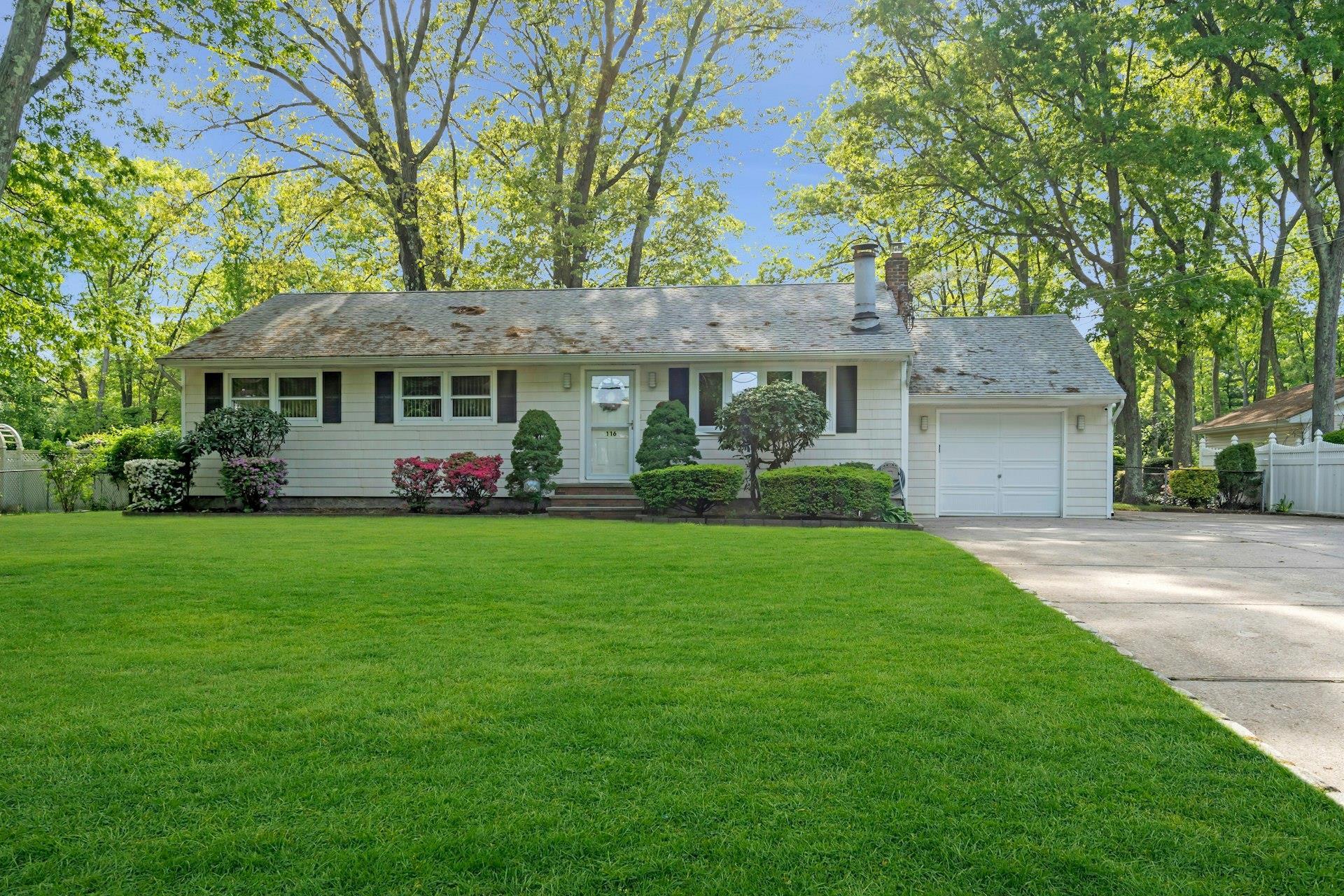 Single Family Ledgewood  Suffolk County, NY 11787, MLS-858380-2