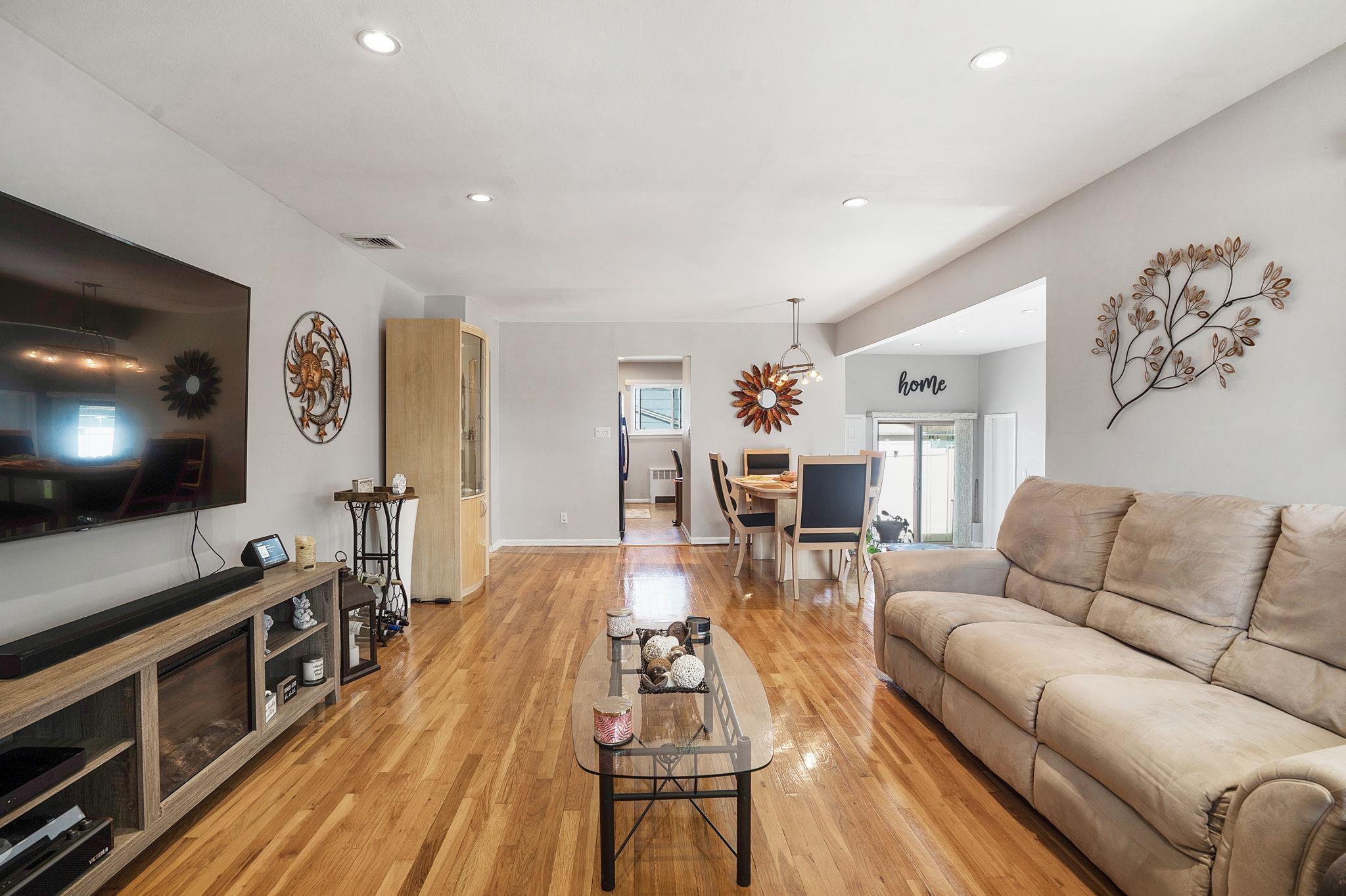 Single Family Spielman  Nassau County, NY 11735, MLS-858399-12