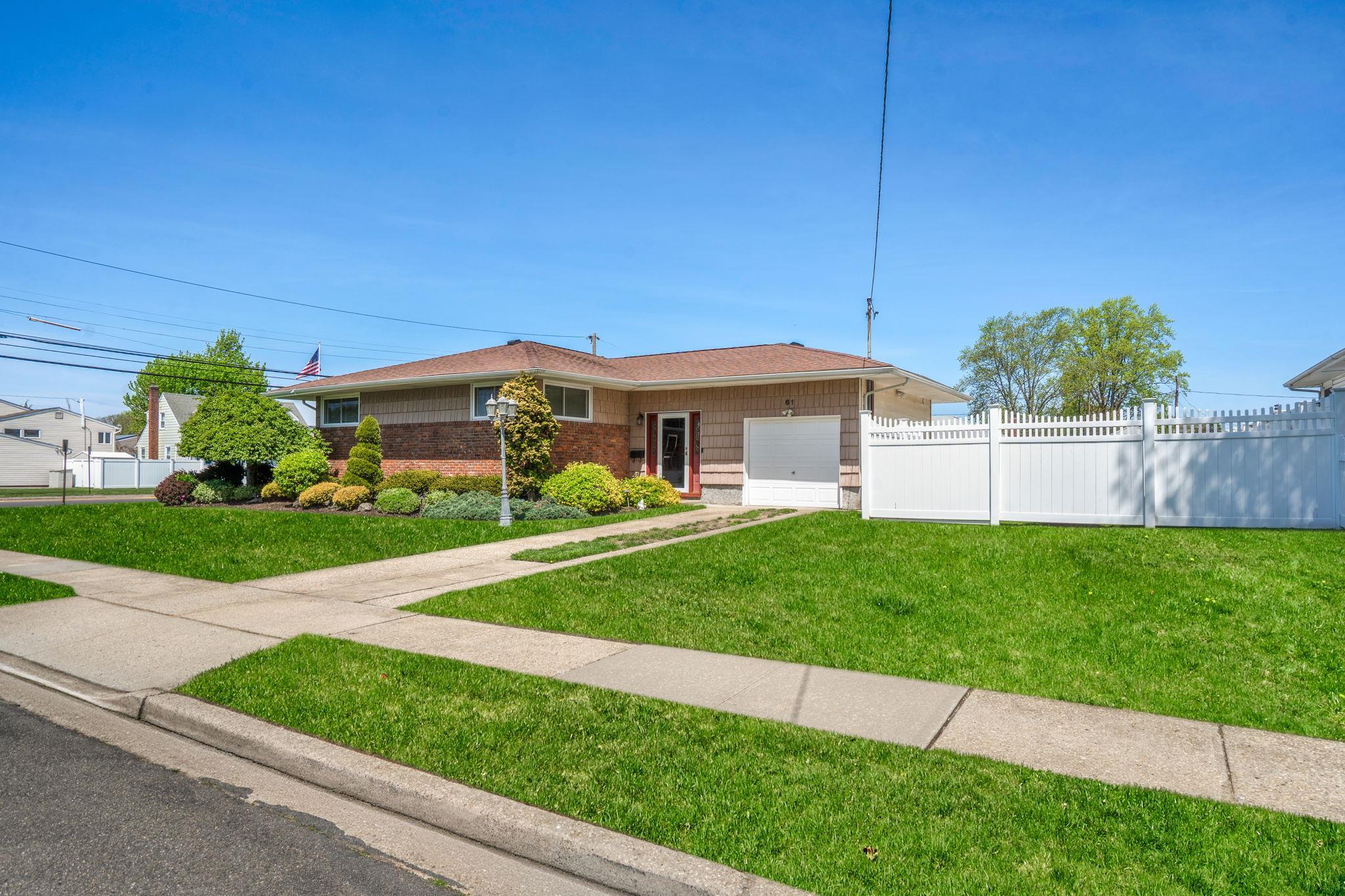 Single Family Spielman  Nassau County, NY 11735, MLS-858399-2
