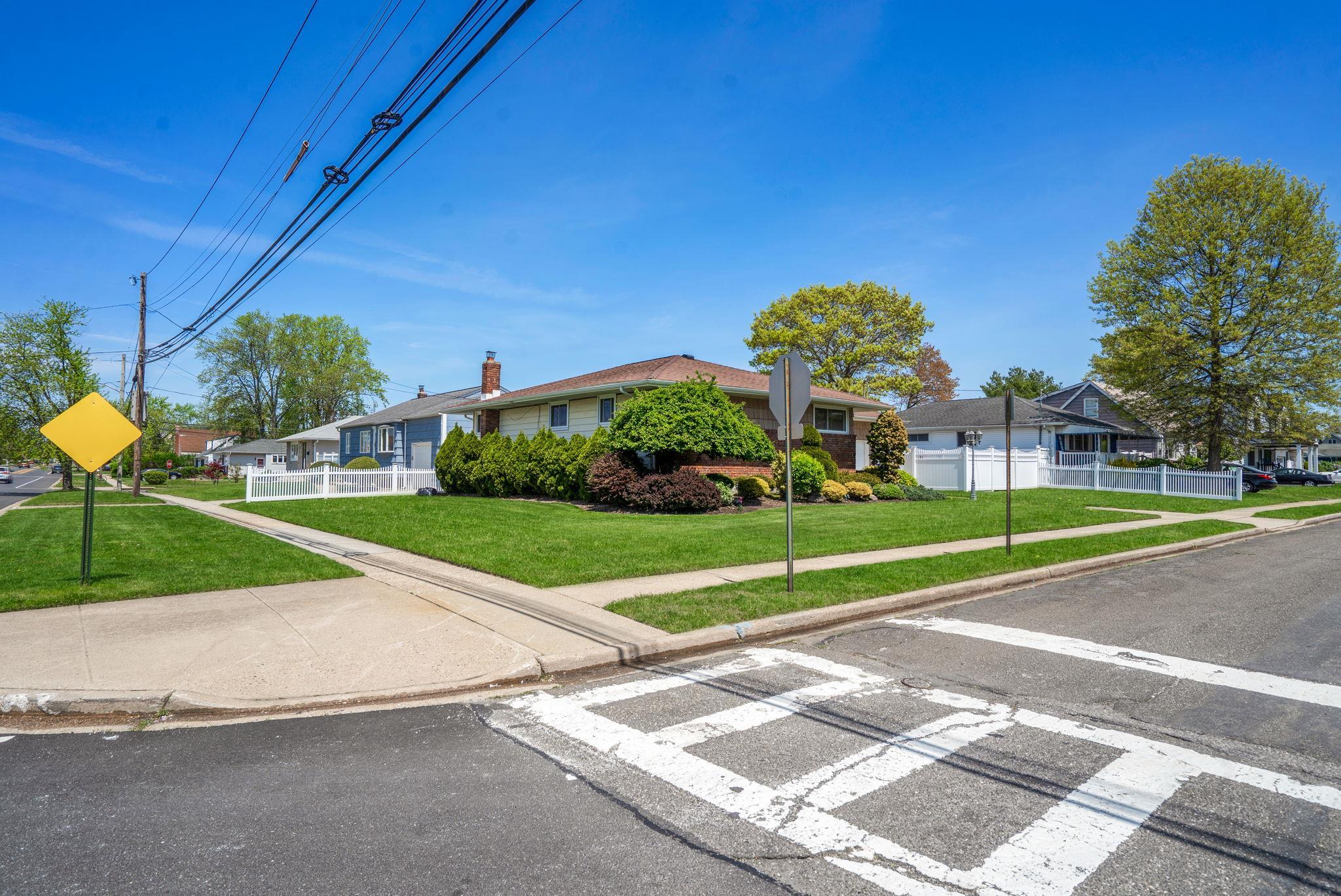 Single Family Spielman  Nassau County, NY 11735, MLS-858399-21