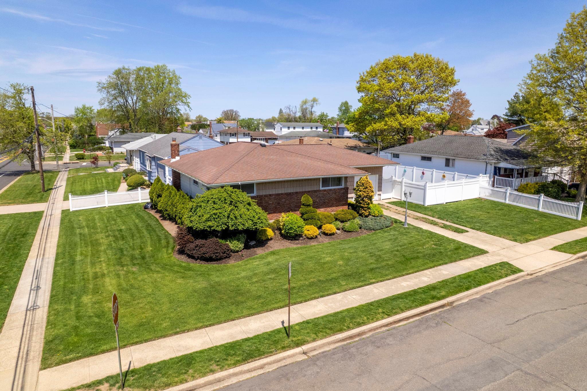 Single Family Spielman  Nassau County, NY 11735, MLS-858399-24