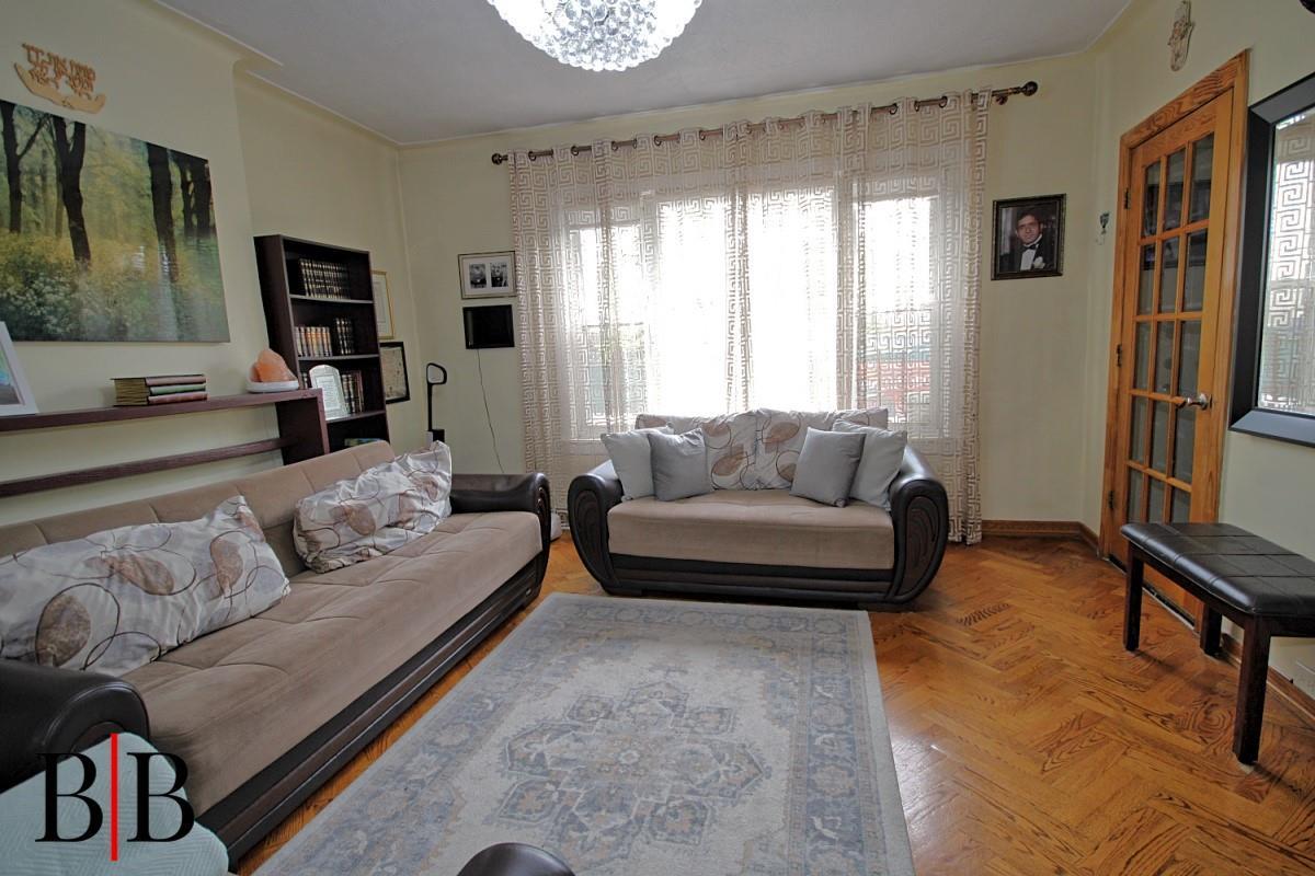Single Family East 34  Brooklyn, NY 11234, MLS-858400-4