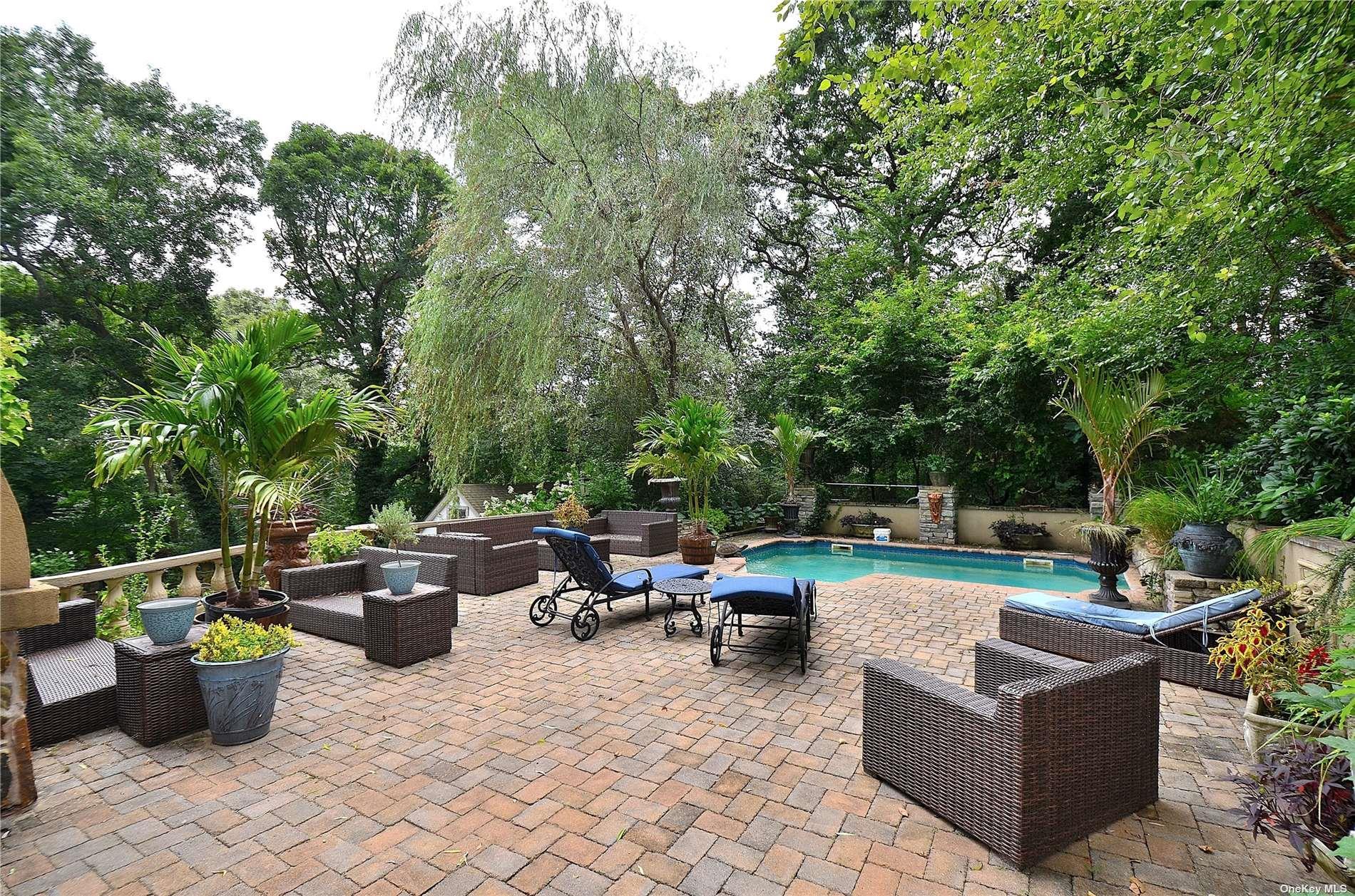 Single Family Dix Hills  Suffolk County, NY 11743, MLS-858411-21