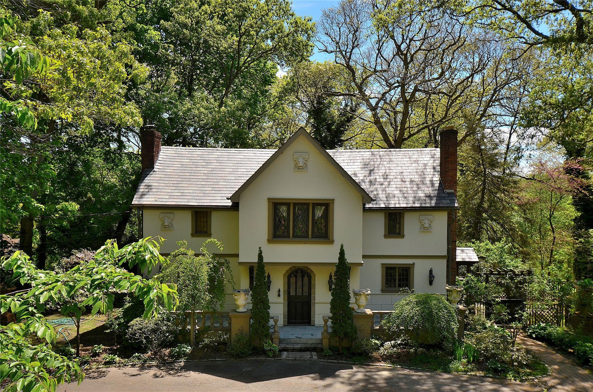 Single Family Dix Hills  Suffolk County, NY 11743, MLS-858411-25