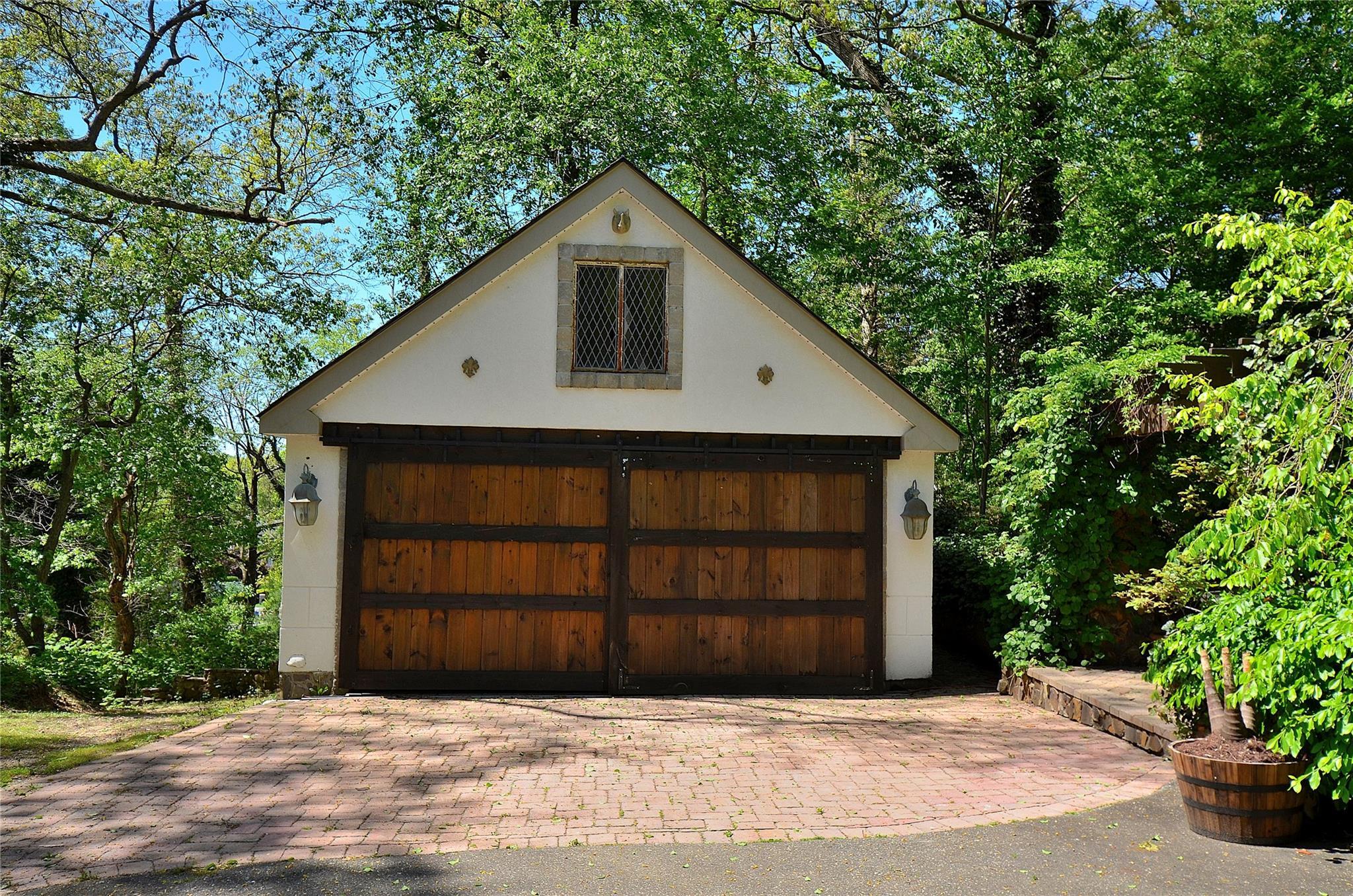 Single Family Dix Hills  Suffolk County, NY 11743, MLS-858411-27