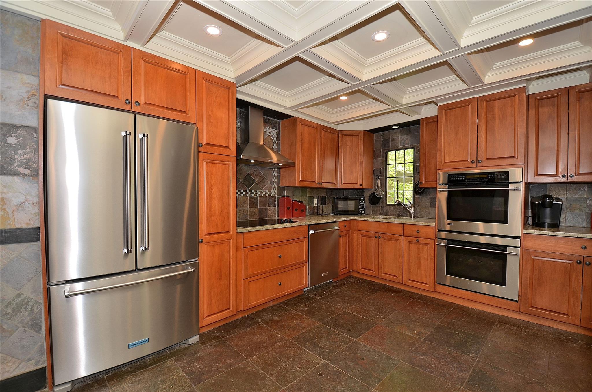 Single Family Dix Hills  Suffolk County, NY 11743, MLS-858411-28