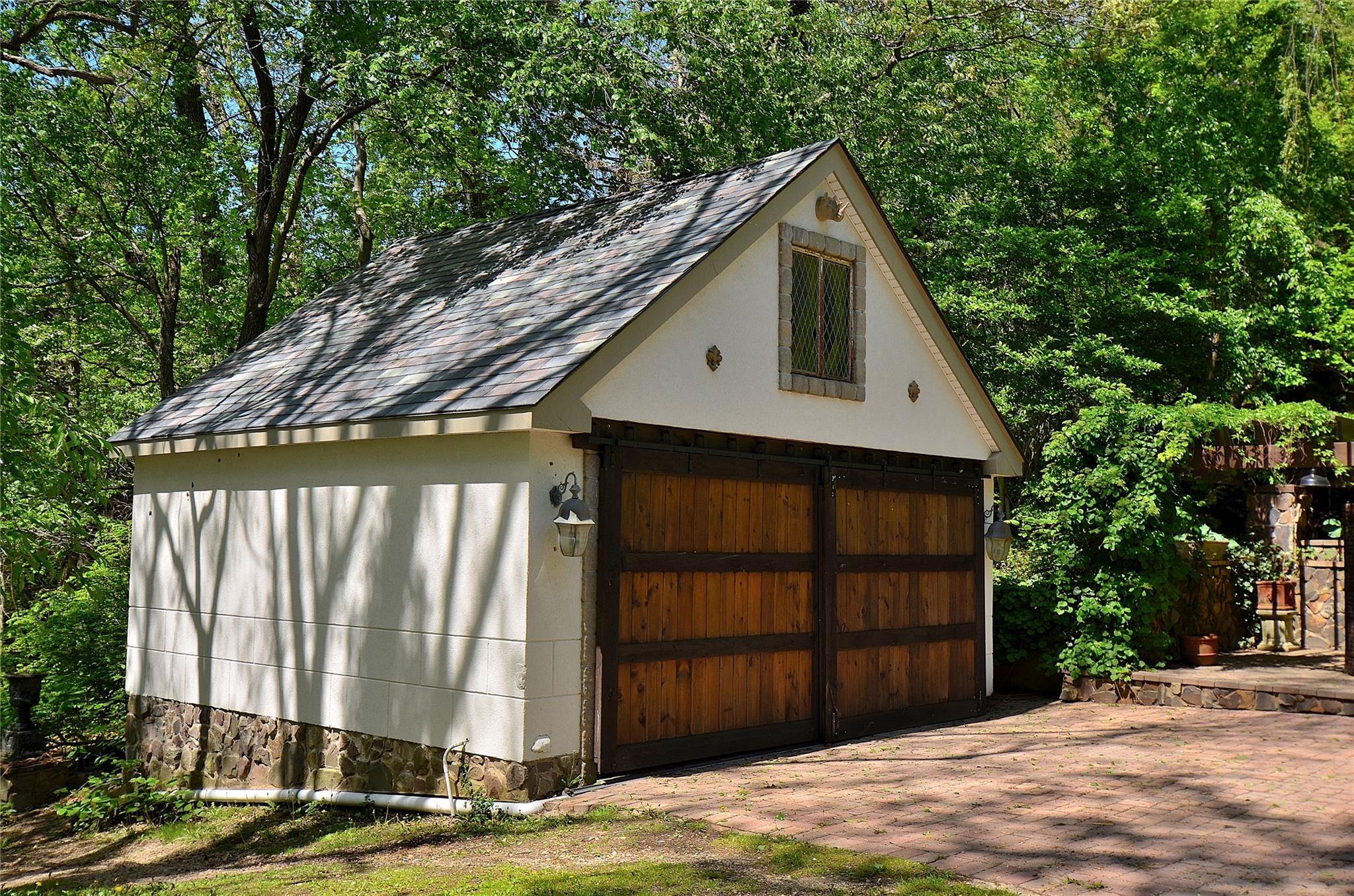 Single Family Dix Hills  Suffolk County, NY 11743, MLS-858411-34