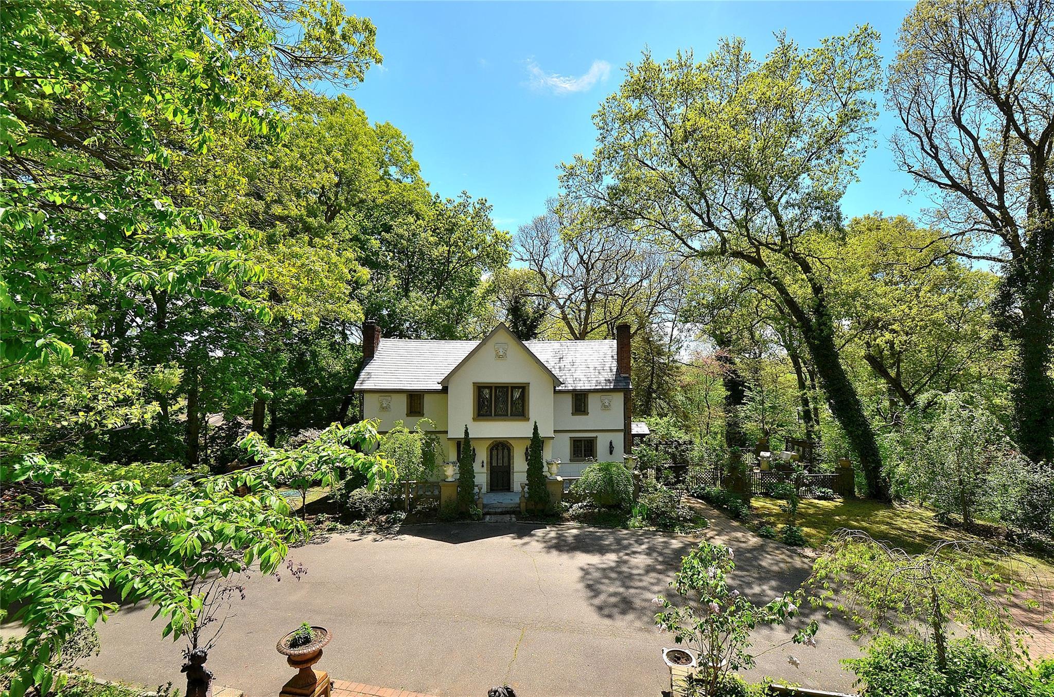 Single Family Dix Hills  Suffolk County, NY 11743, MLS-858411-37